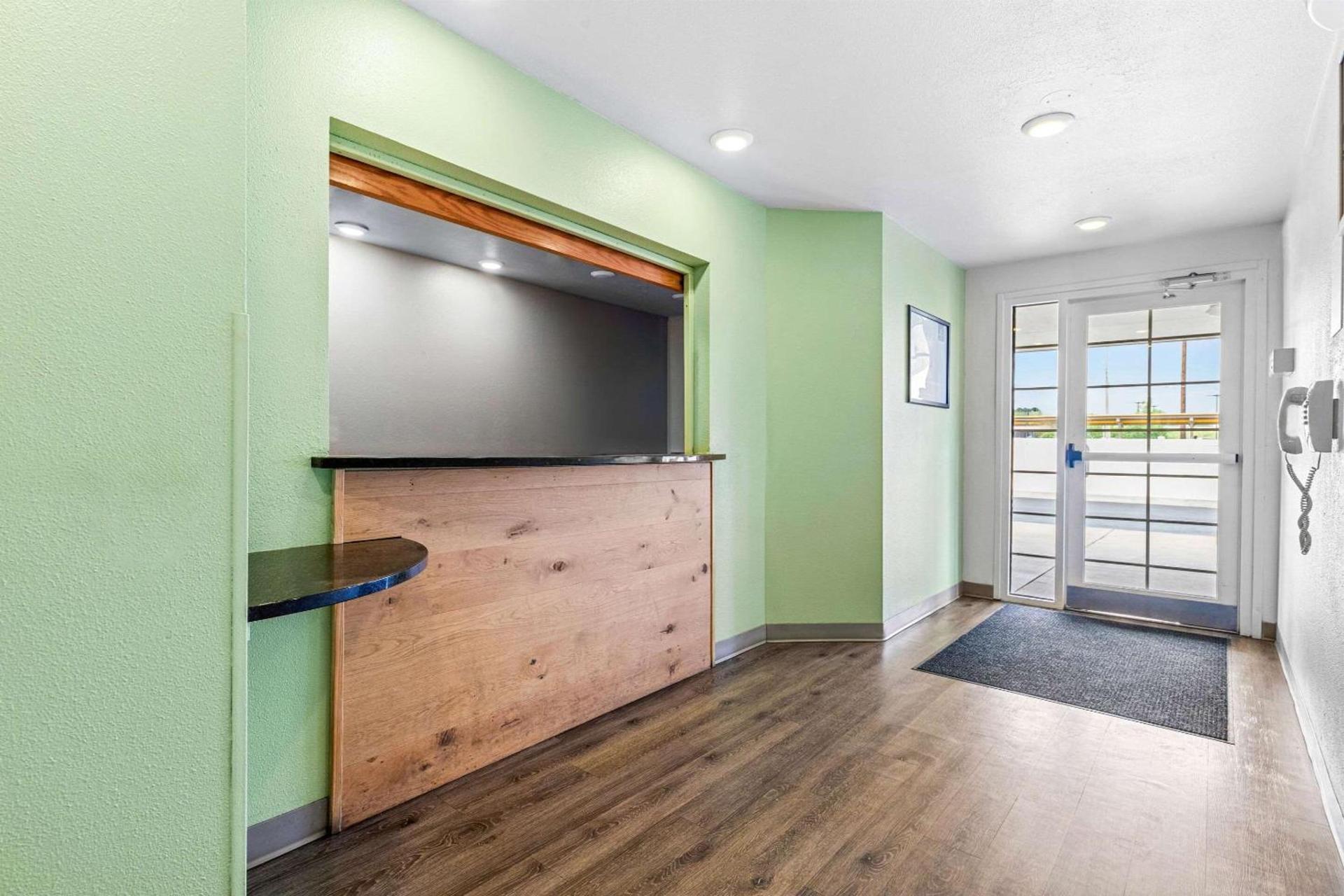 WoodSpring Suites Tulsa photo 3