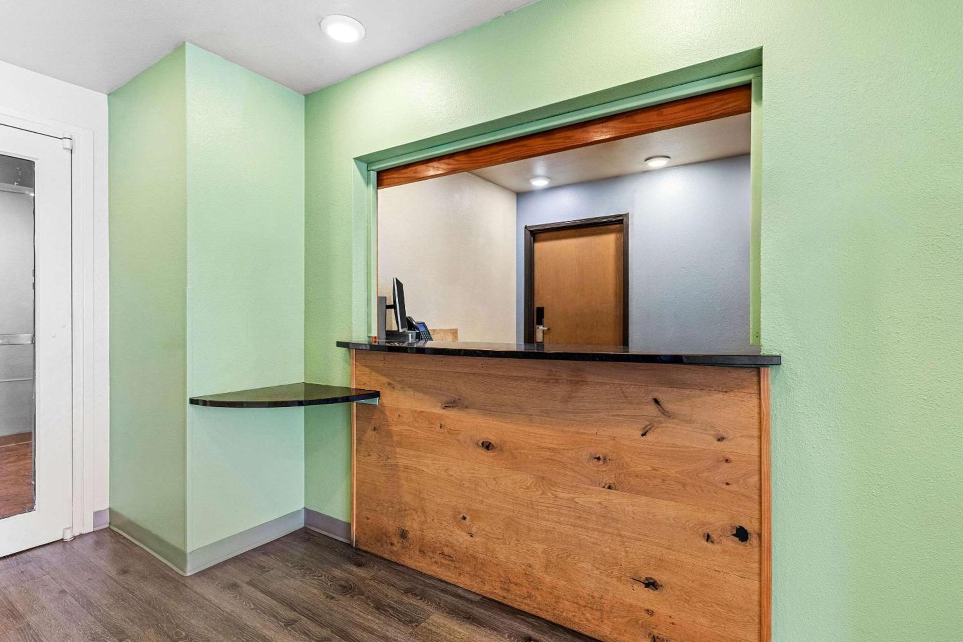 WoodSpring Suites Tulsa photo 5