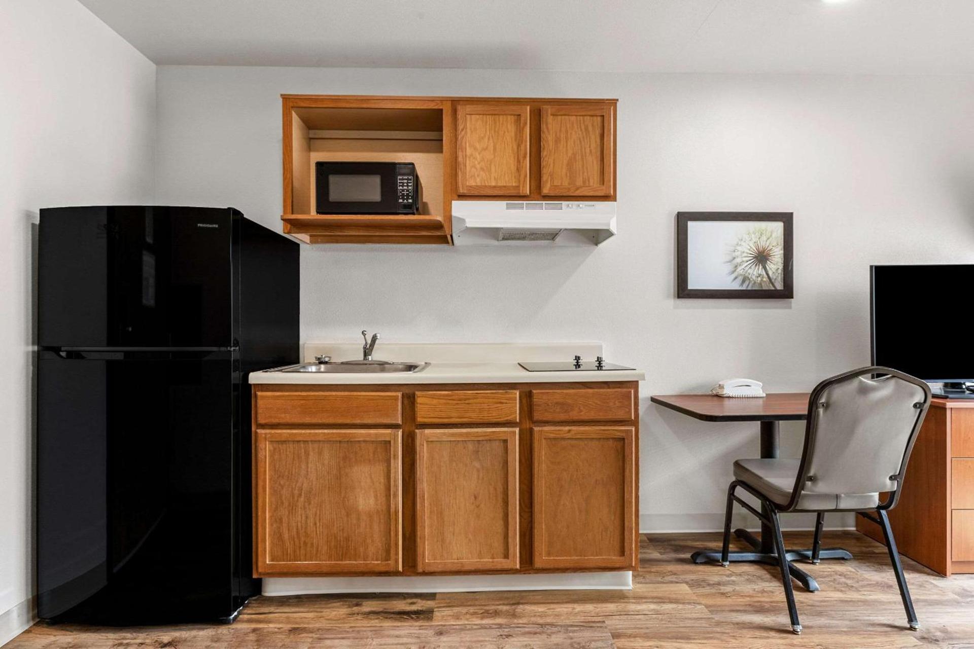 WoodSpring Suites Tulsa photo 6