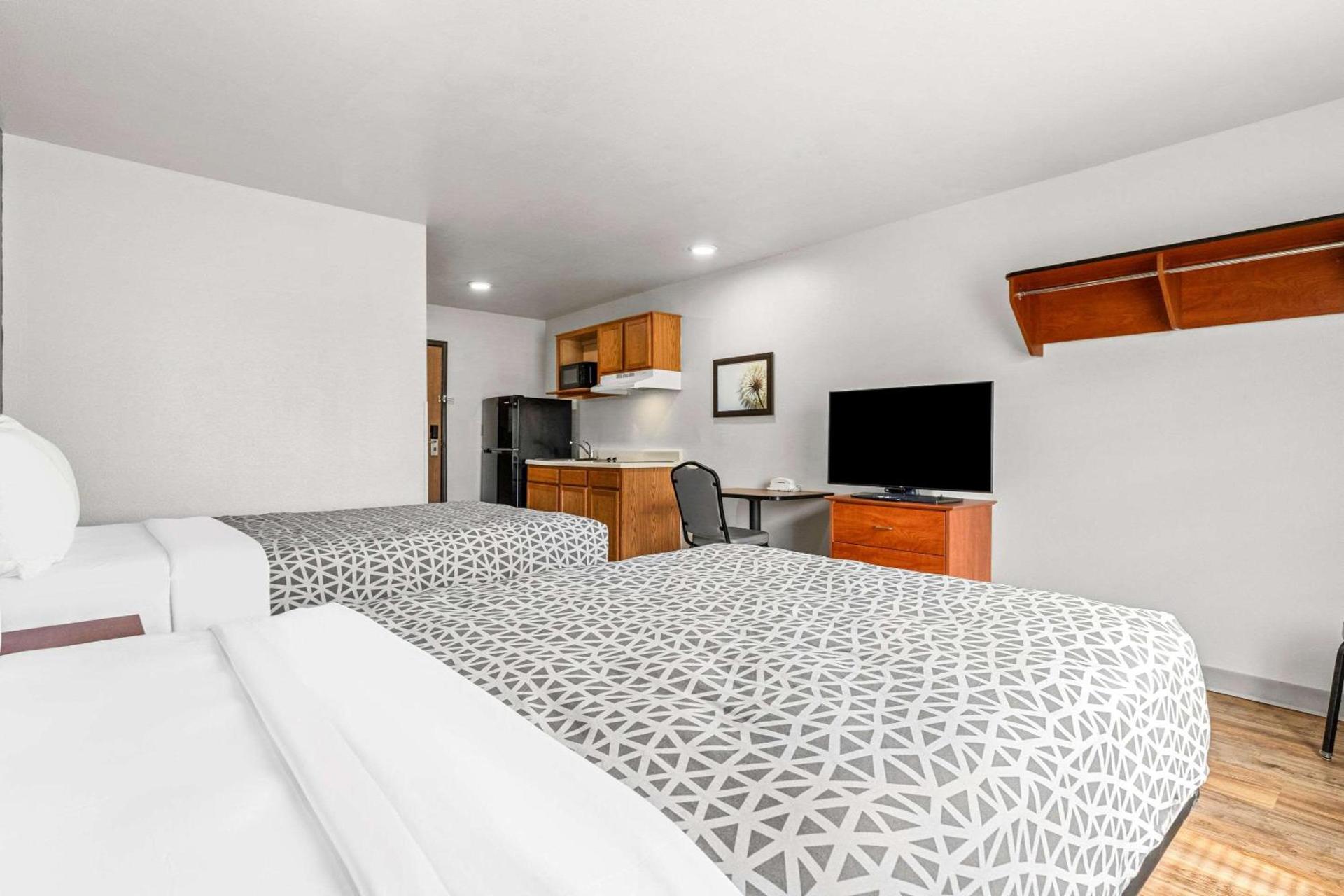WoodSpring Suites Tulsa photo 15