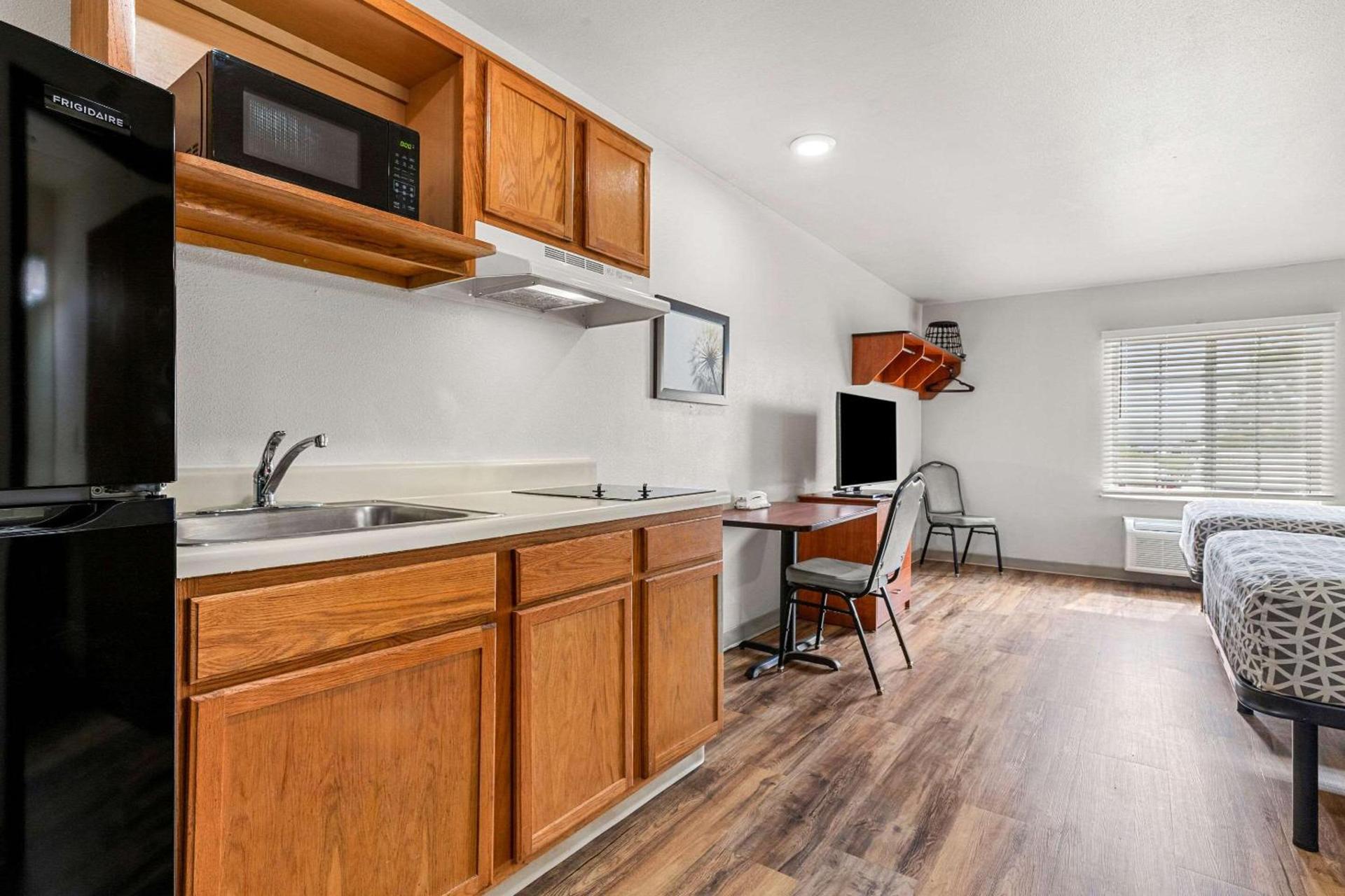 WoodSpring Suites Tulsa photo 16