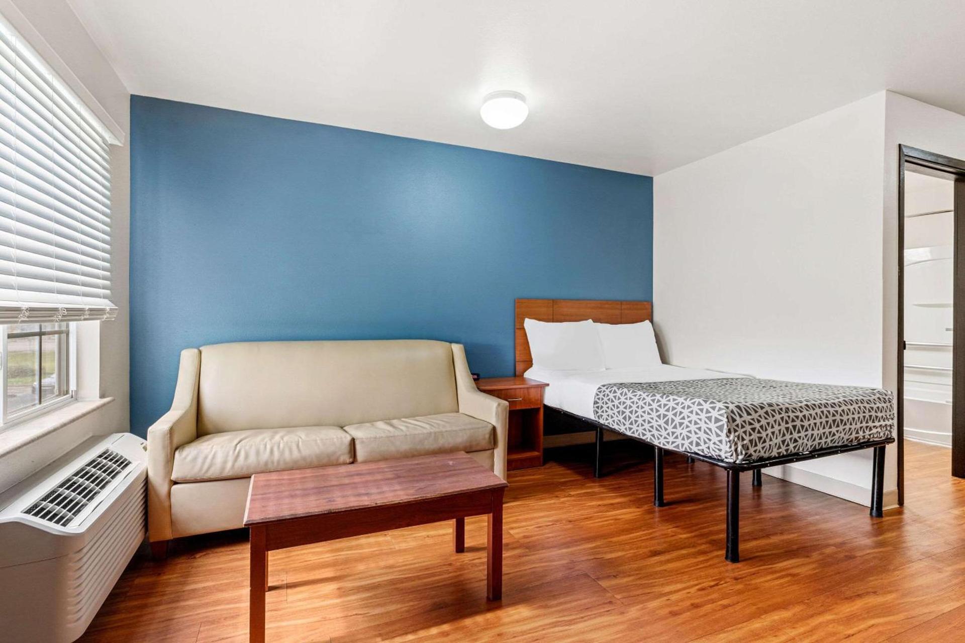 WoodSpring Suites Tulsa photo 19