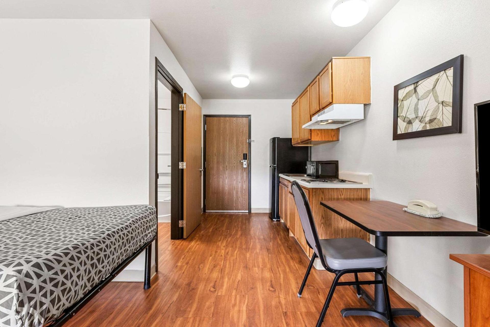 WoodSpring Suites Tulsa photo 21