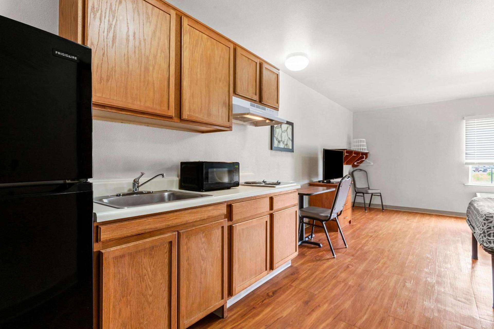 WoodSpring Suites Tulsa photo 22