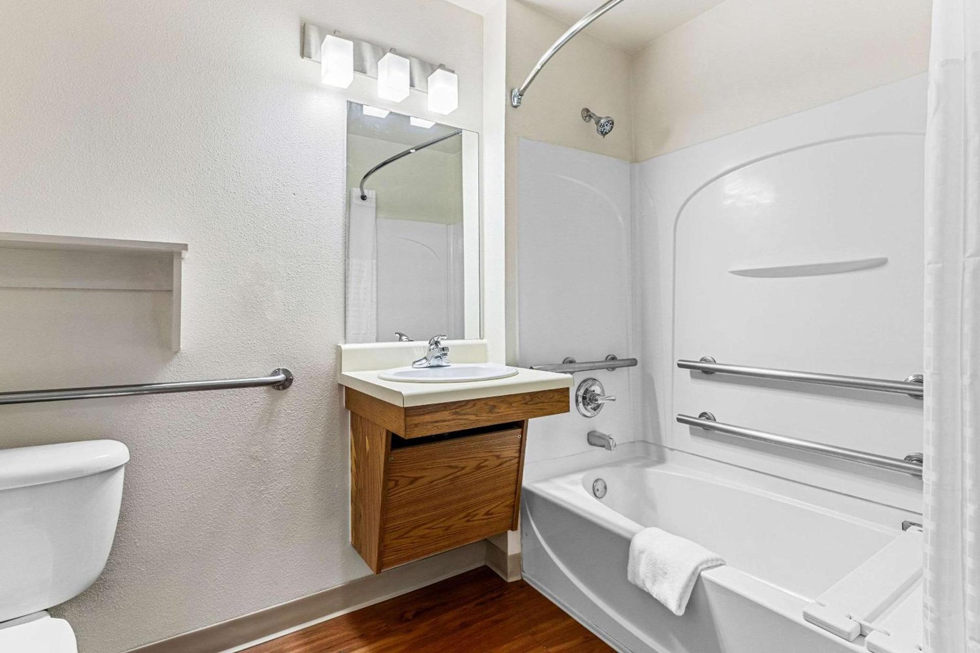 WoodSpring Suites Tulsa photo 23