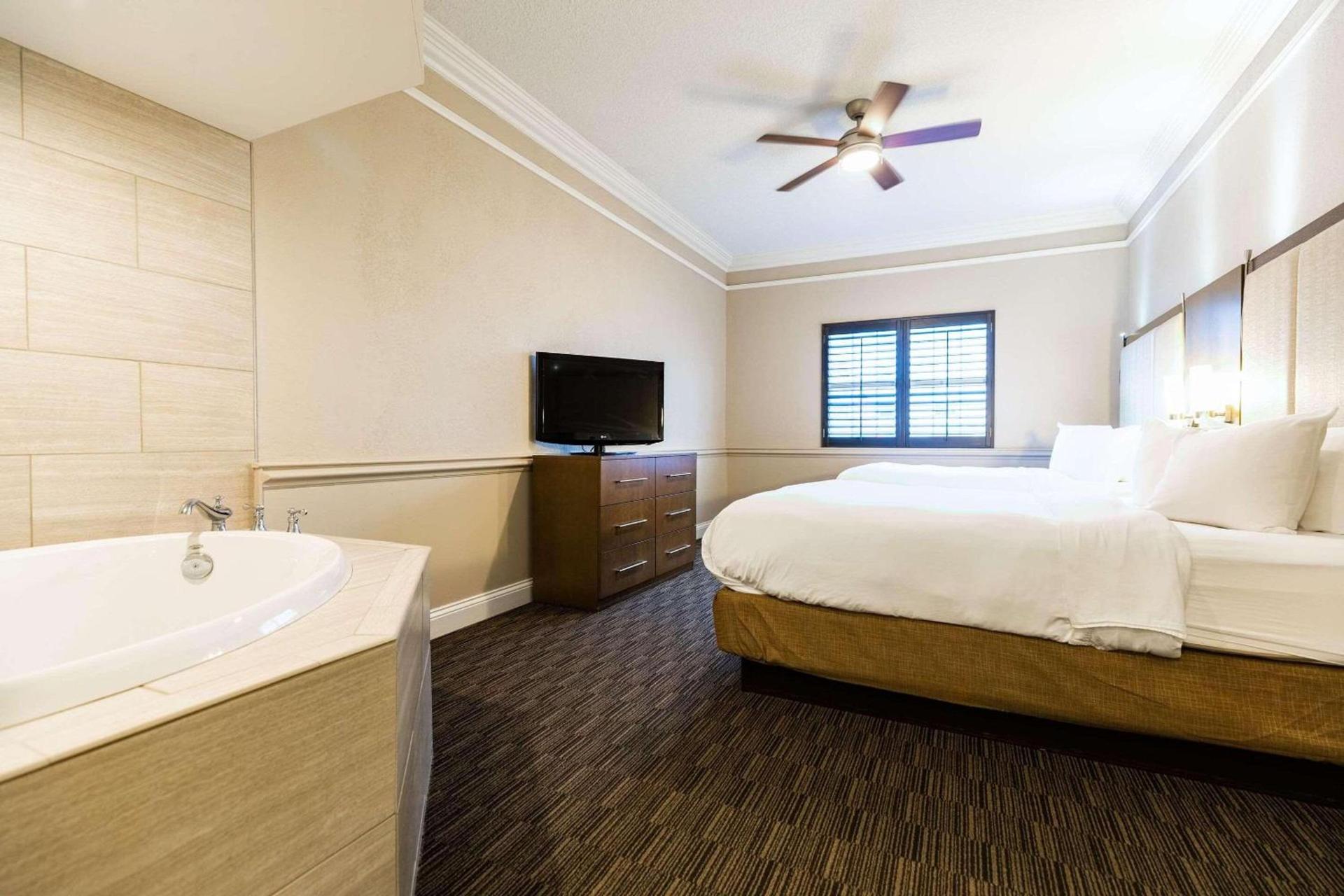 Radisson Resort at the Port photo 20