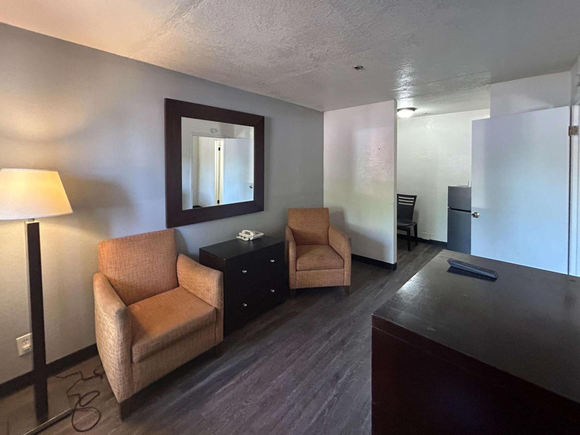 Studio 6 Tempe, AZ Elliot Road photo 8