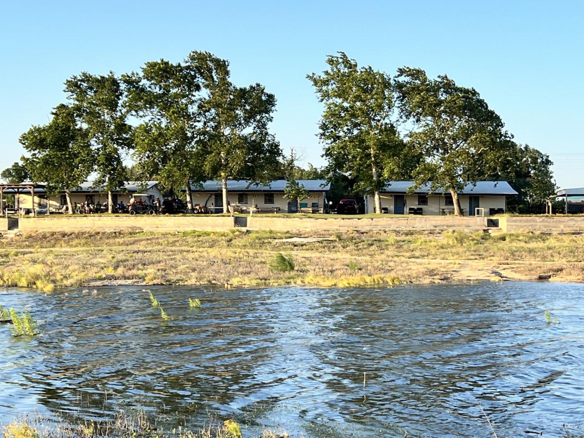 Oasis Lake Buchanan photo 1