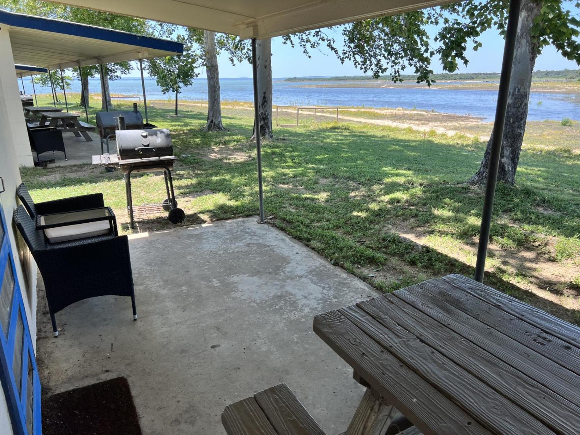 Oasis Lake Buchanan photo 51