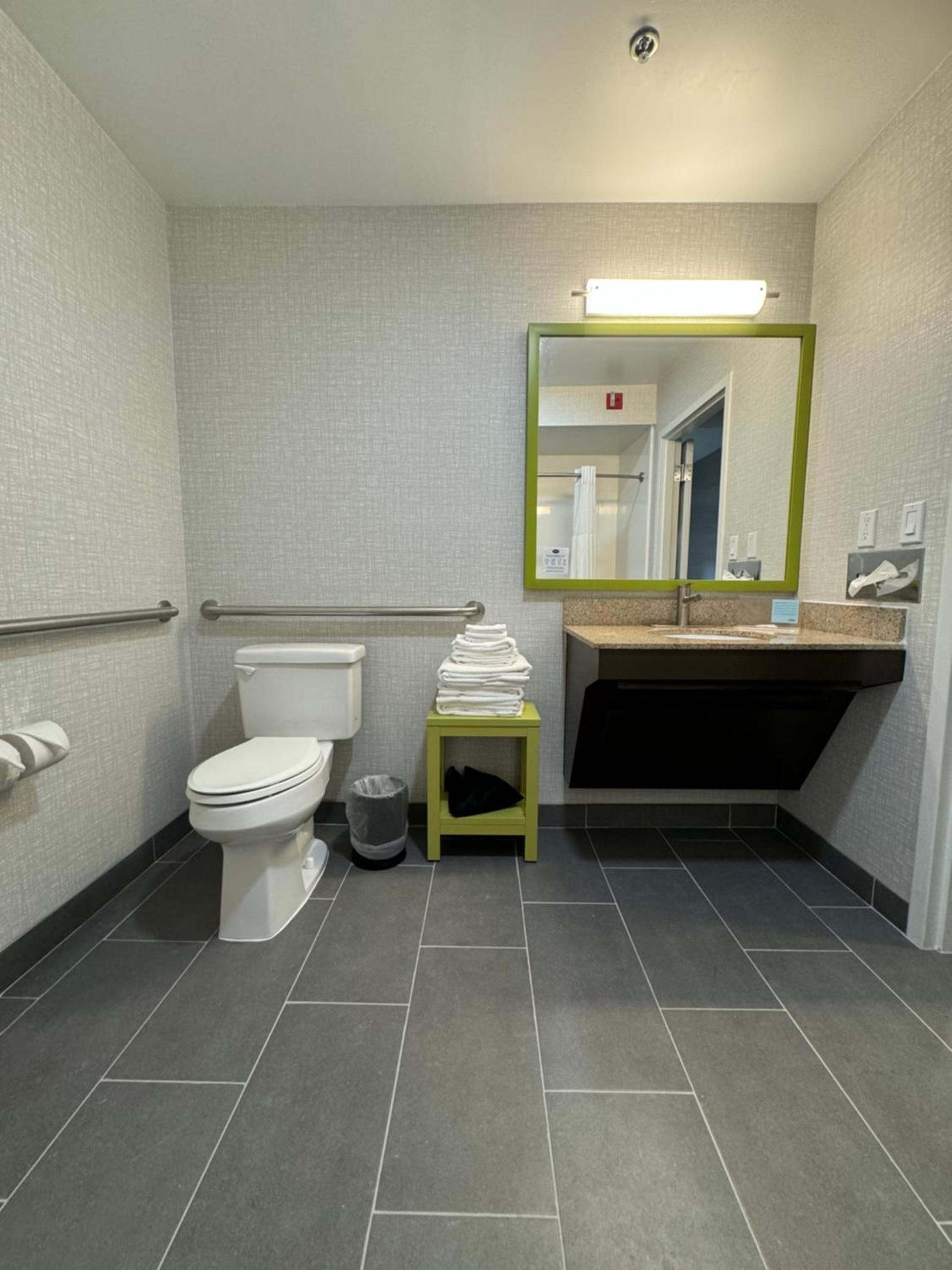 Hampton Inn New Bedford/Fairhaven photo 41