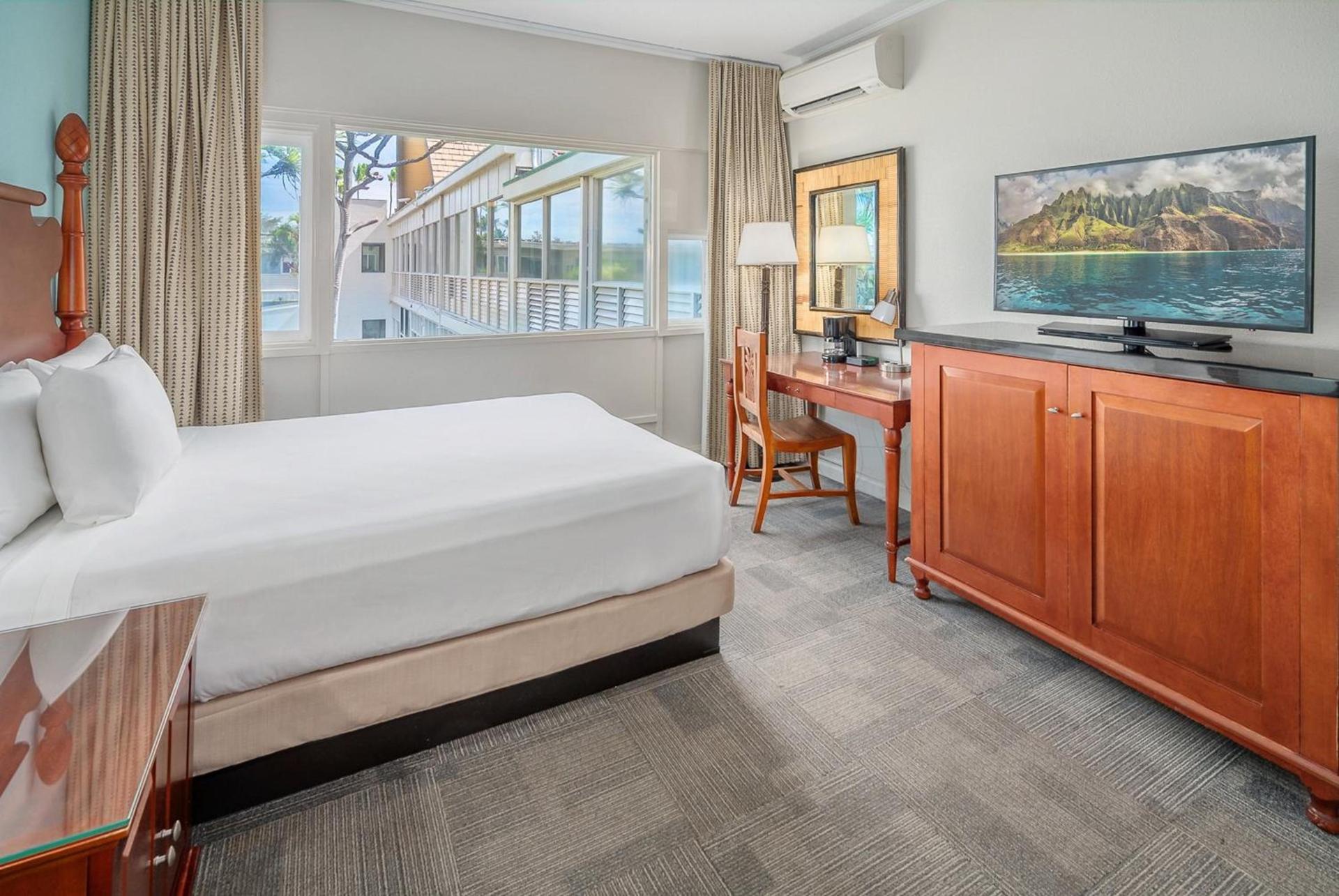 Maui Beach Hotel photo 37