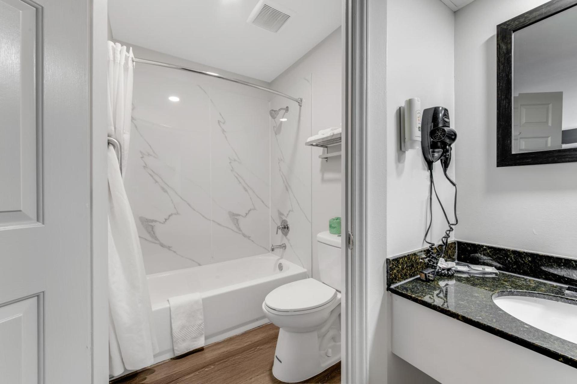 Quality Inn Laurinburg photo 25