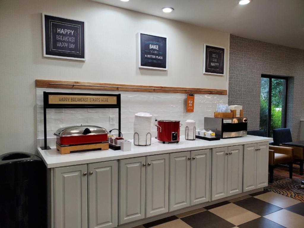 Hampton Inn Olathe photo 8
