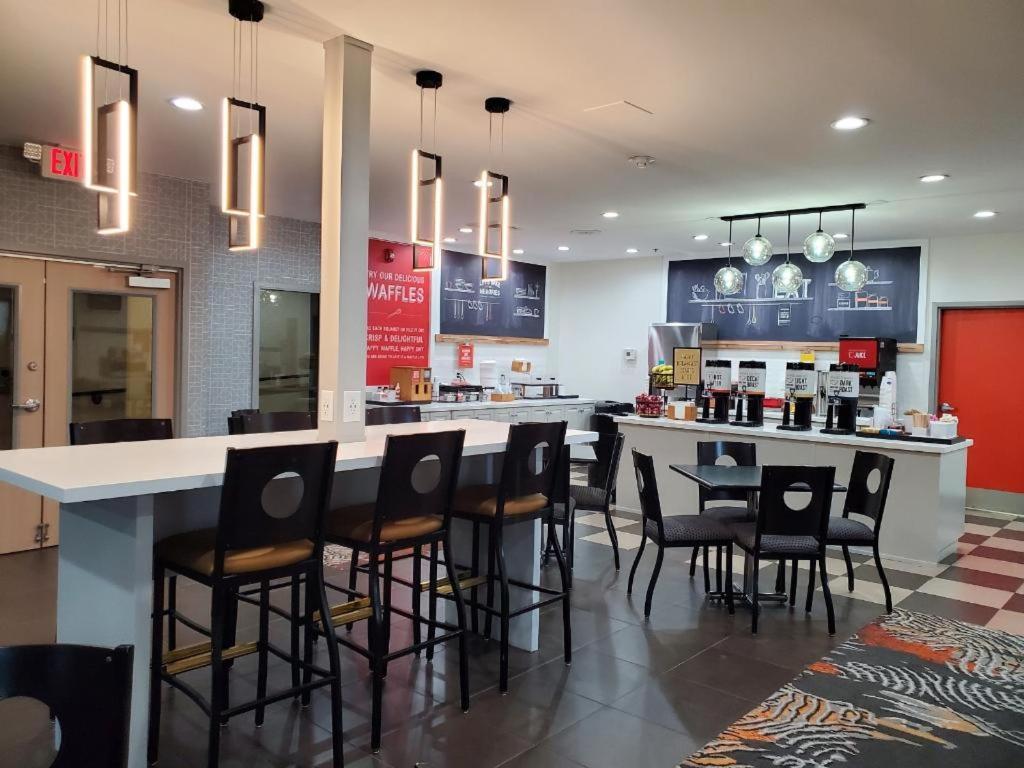 Hampton Inn Olathe photo 7