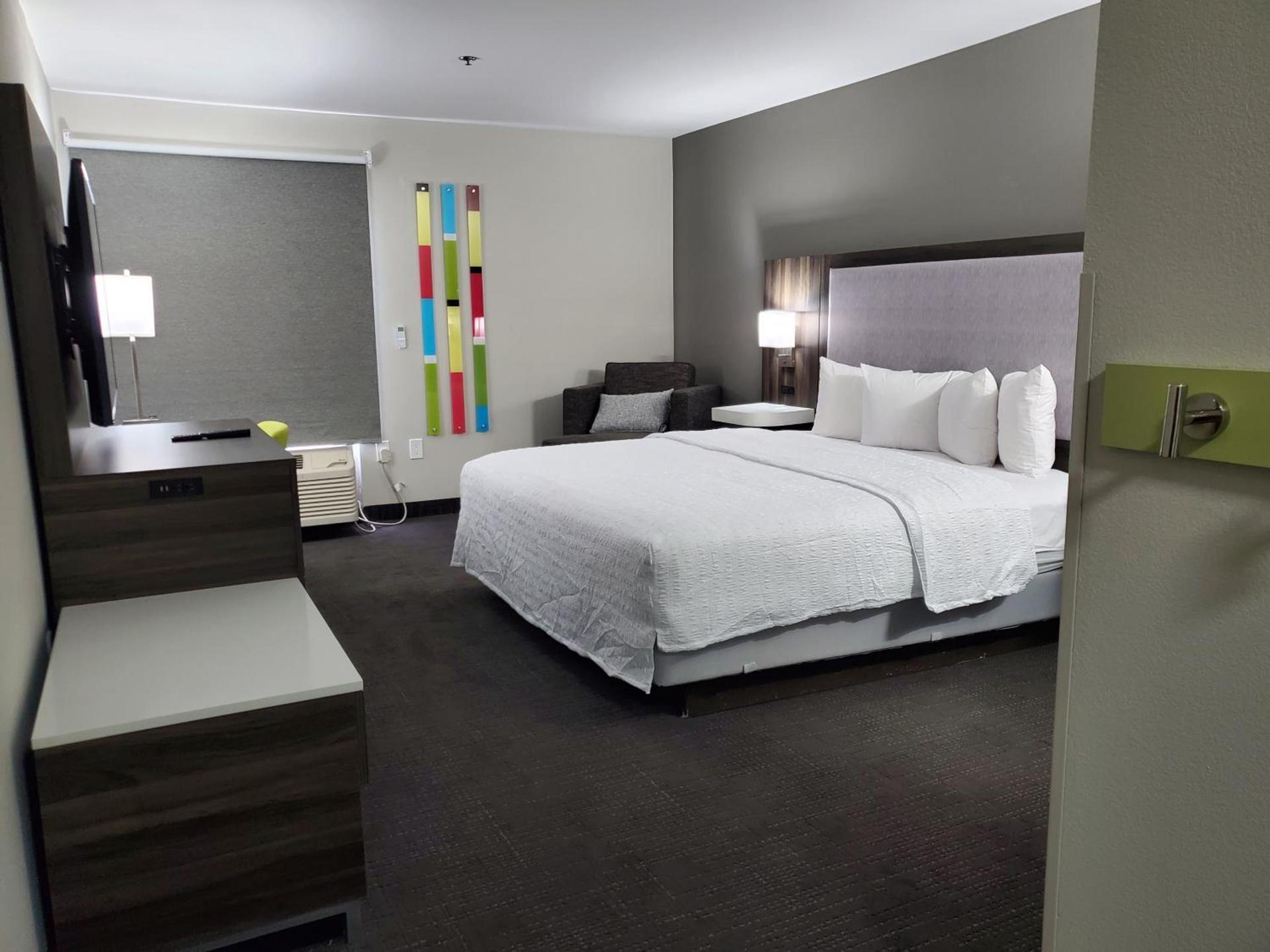 Hampton Inn Olathe photo 14