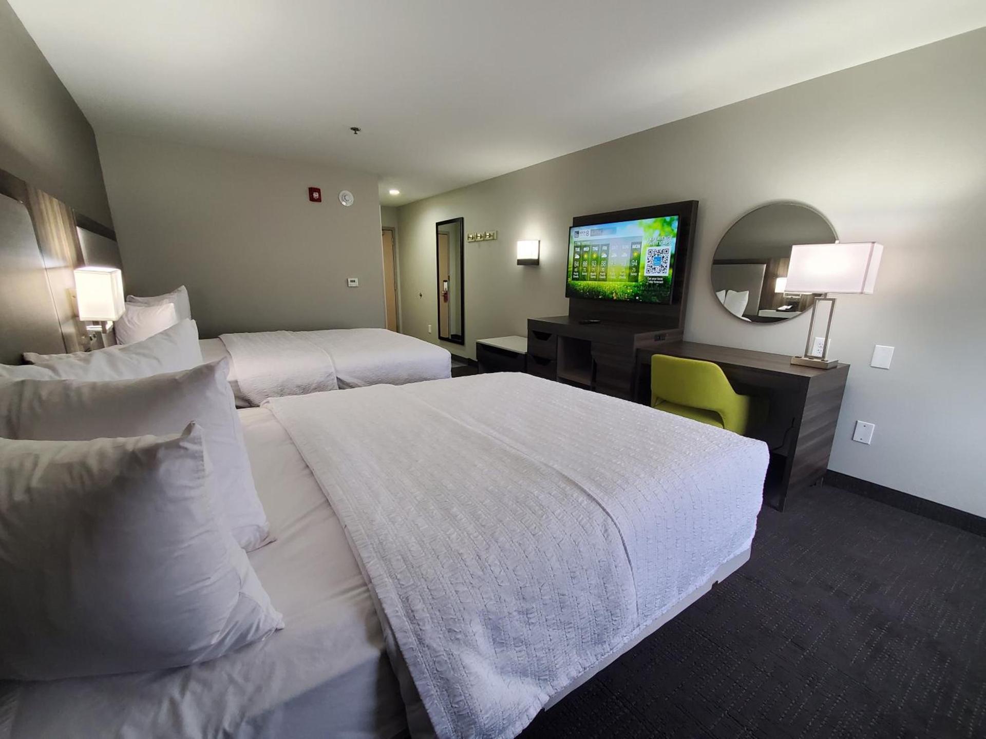 Hampton Inn Olathe photo 18
