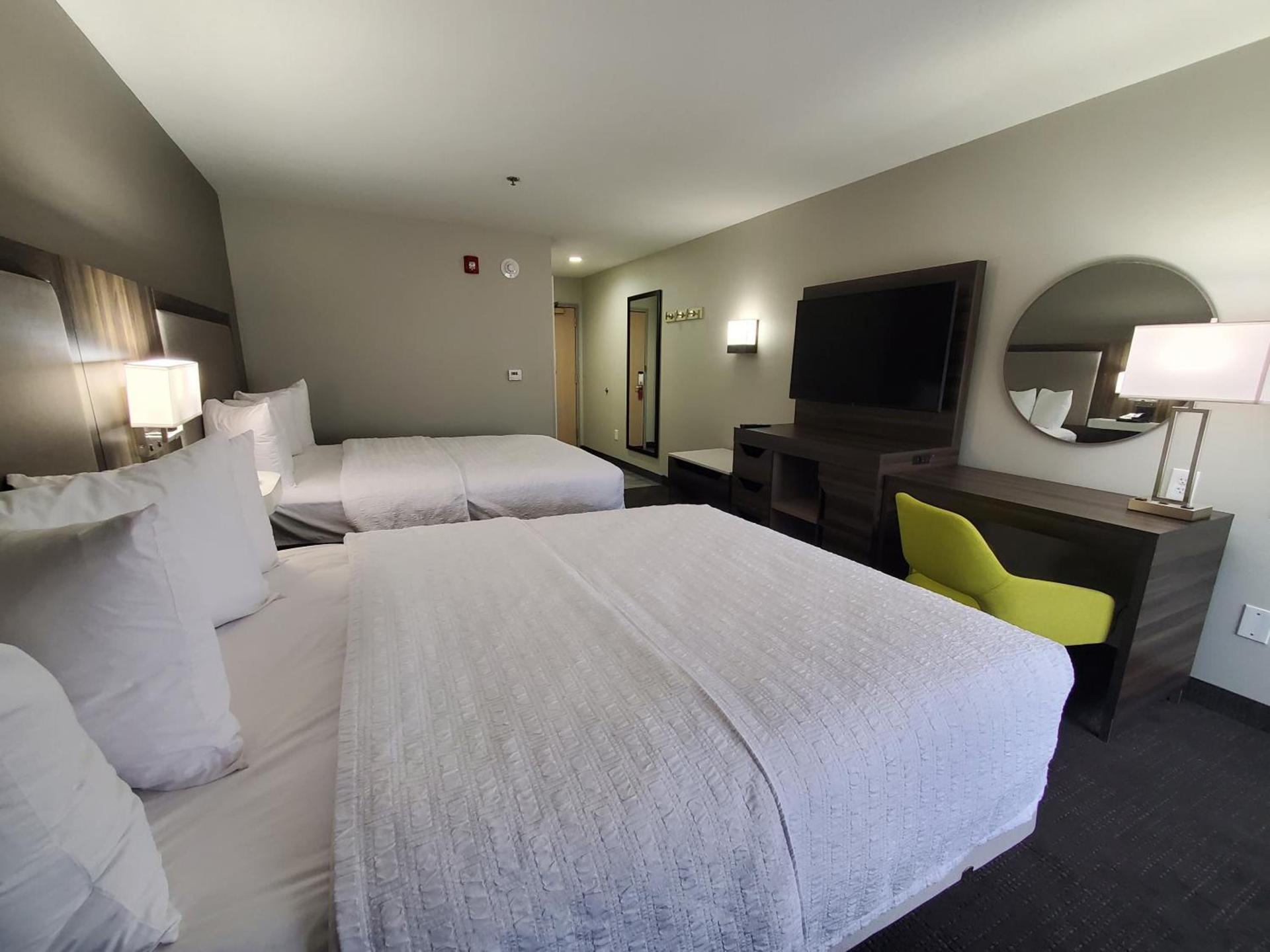 Hampton Inn Olathe photo 17