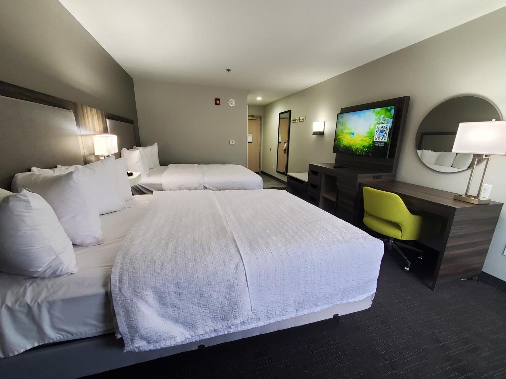 Hampton Inn Olathe photo 30