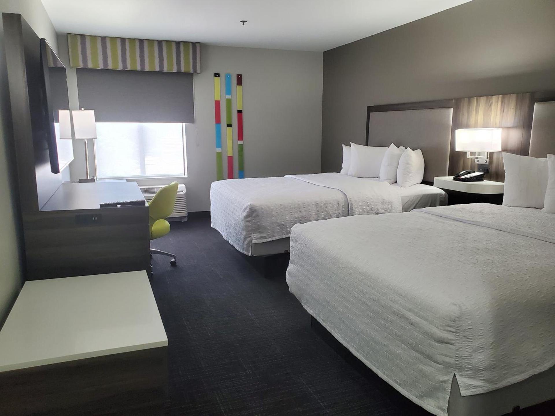 Hampton Inn Olathe photo 20