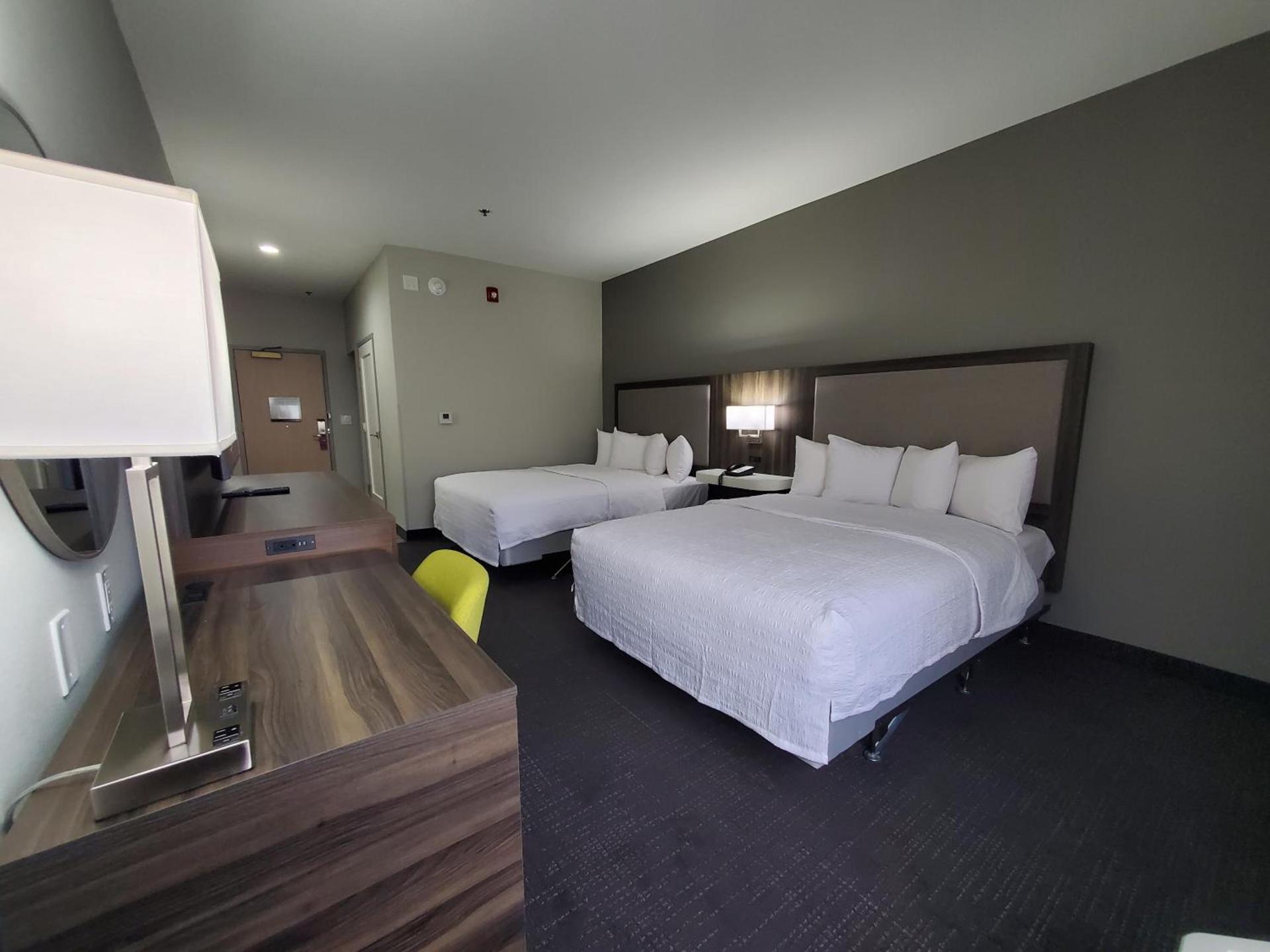 Hampton Inn Olathe photo 21