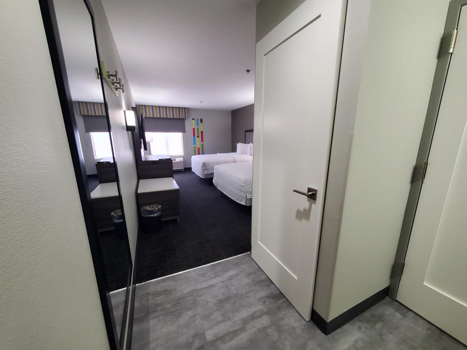 Hampton Inn Olathe photo 24