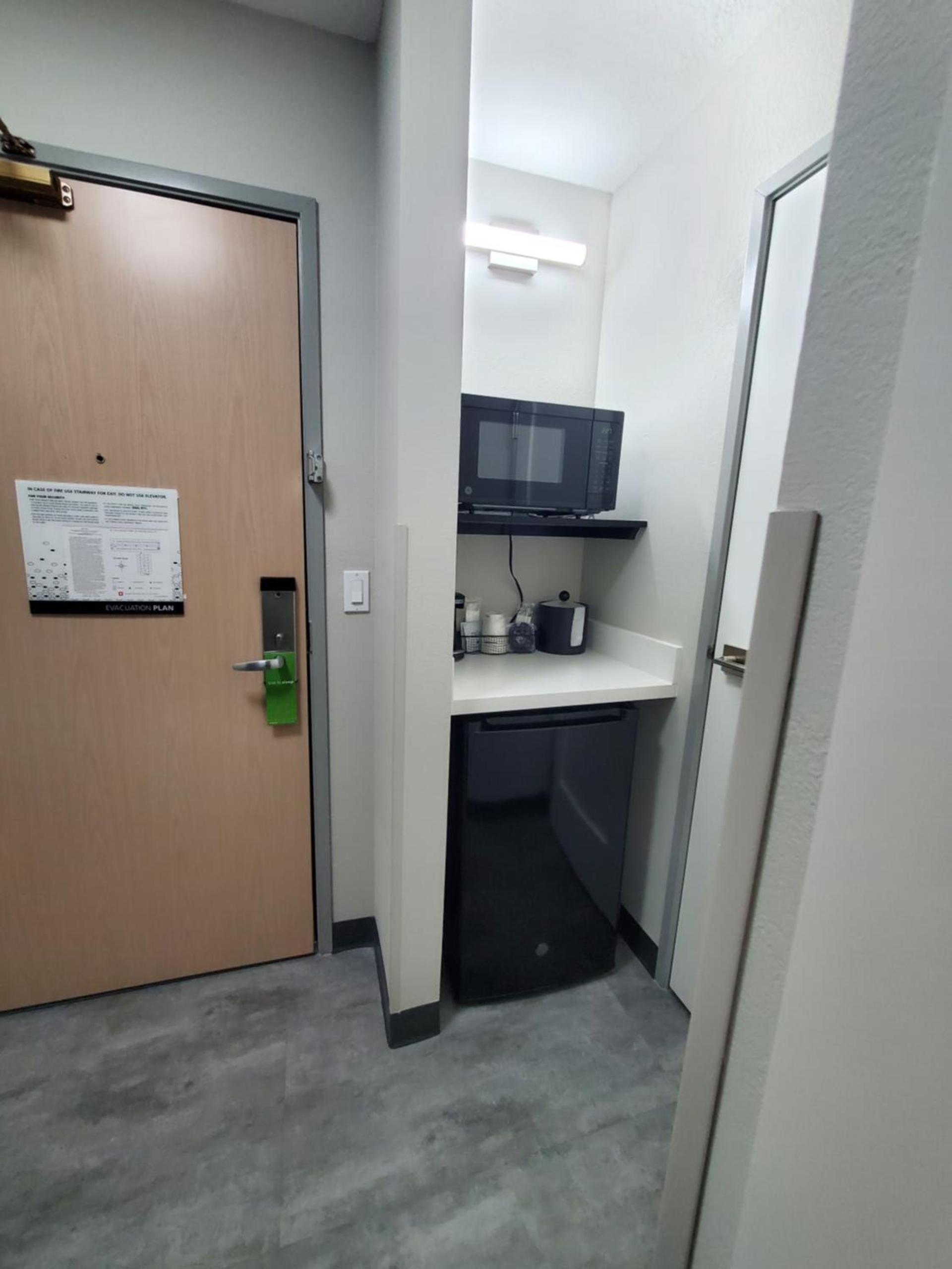 Hampton Inn Olathe photo 25