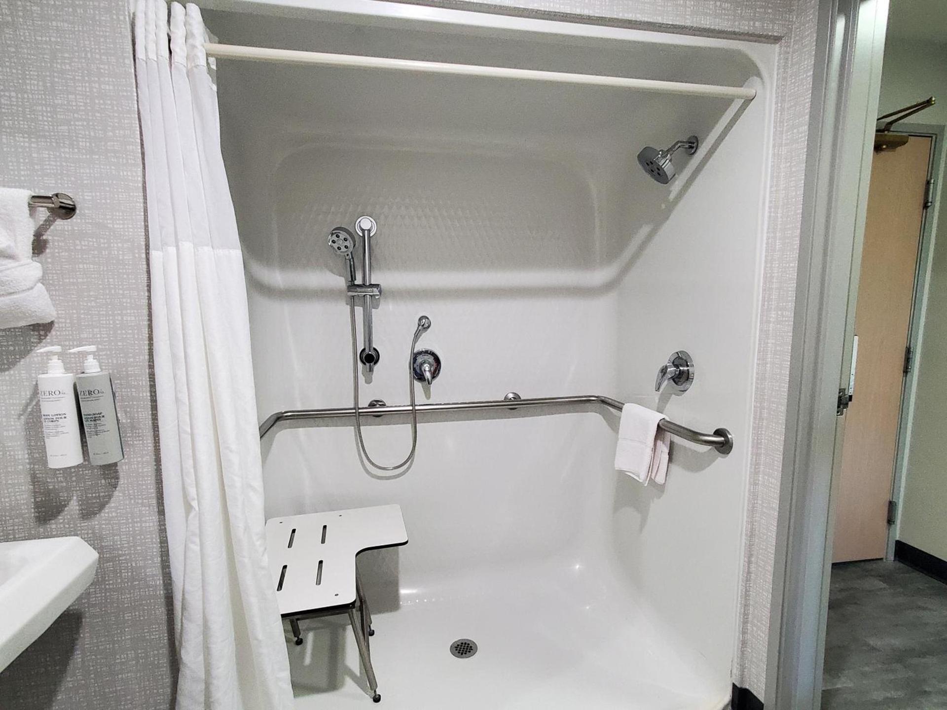 Hampton Inn Olathe photo 29