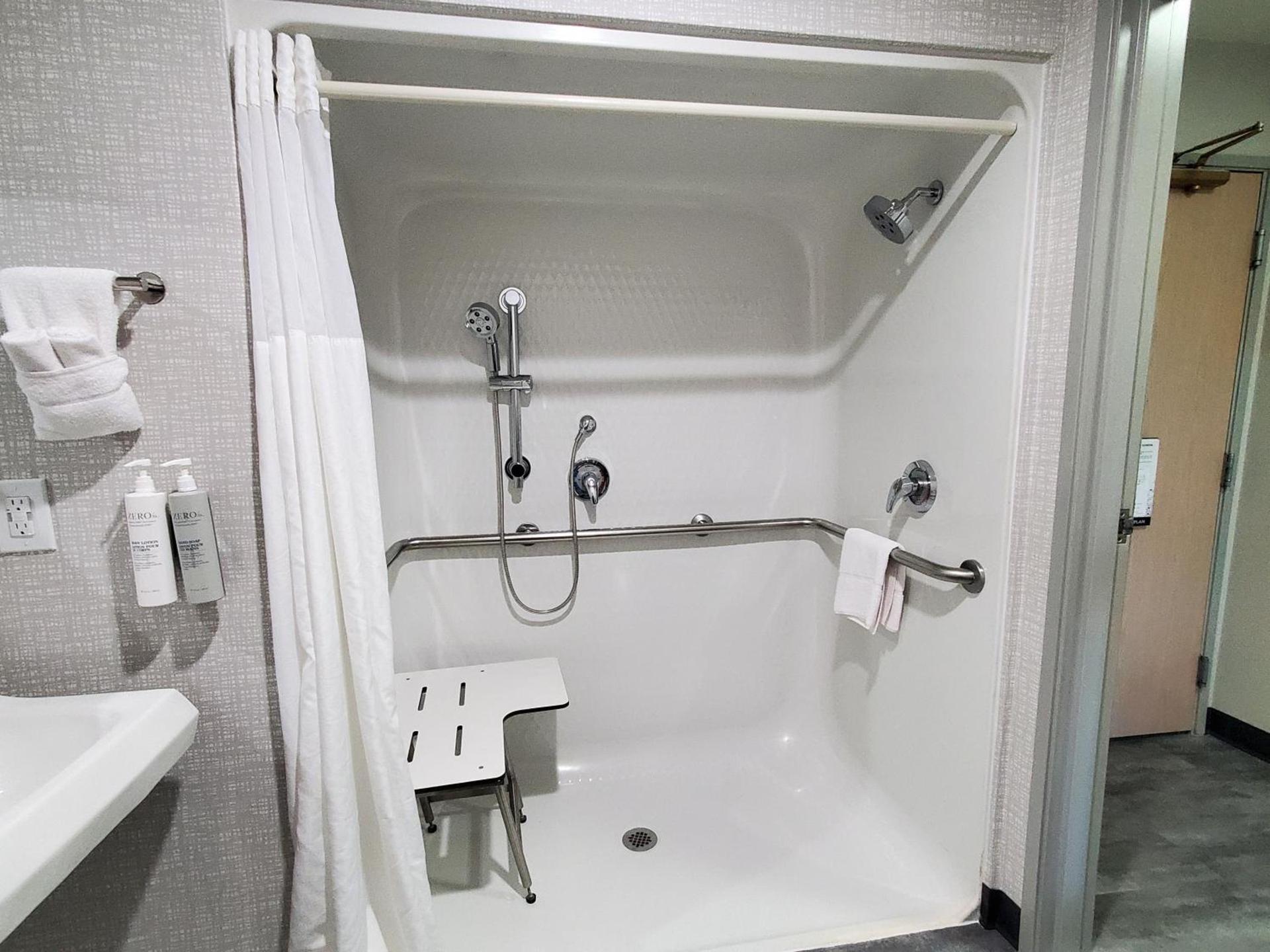 Hampton Inn Olathe photo 31