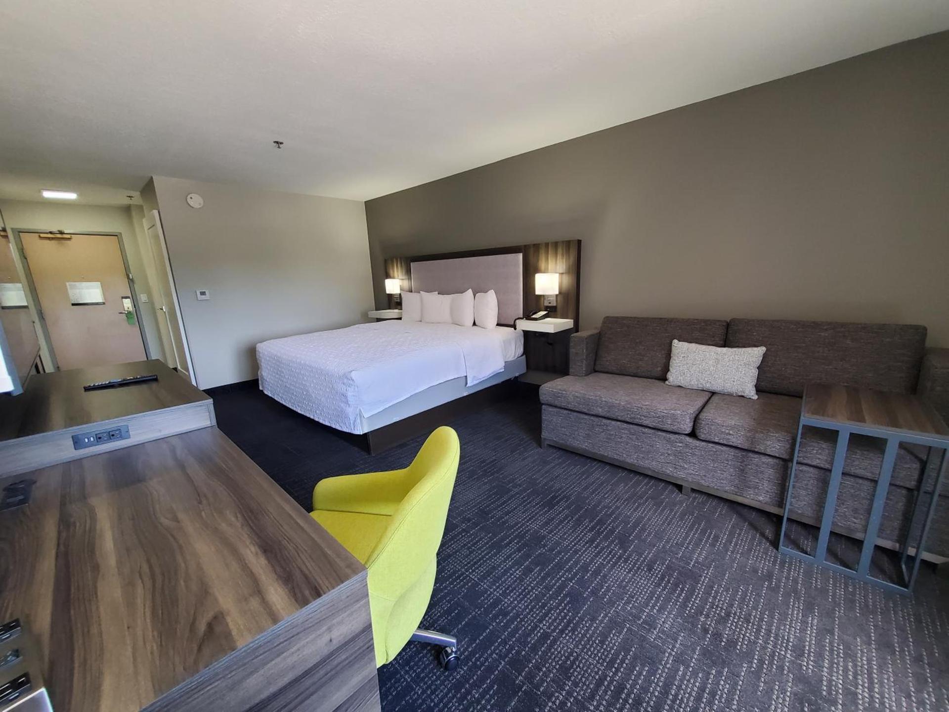 Hampton Inn Olathe photo 34