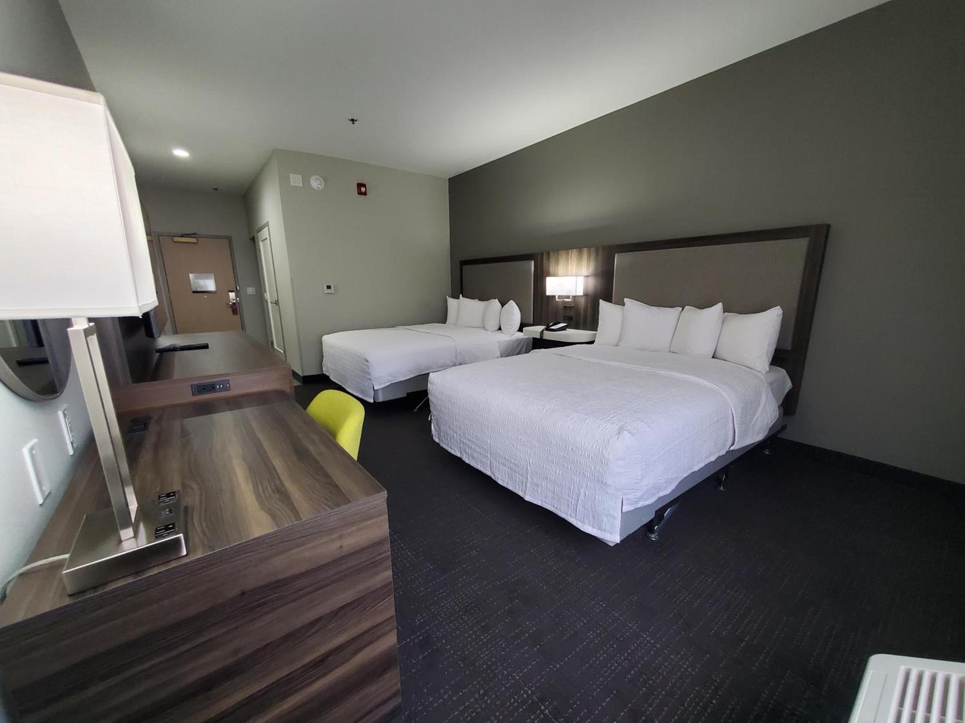 Hampton Inn Olathe photo 37