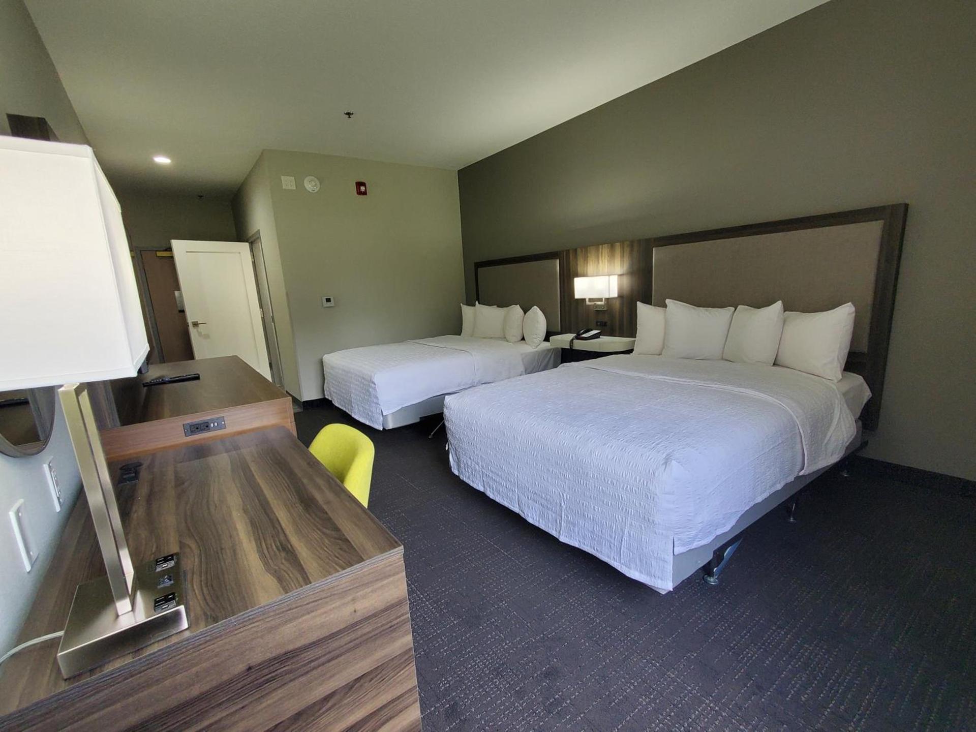 Hampton Inn Olathe photo 39