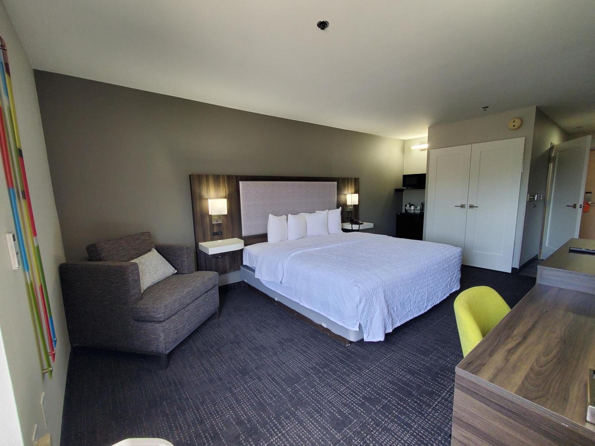 Hampton Inn Olathe photo 40