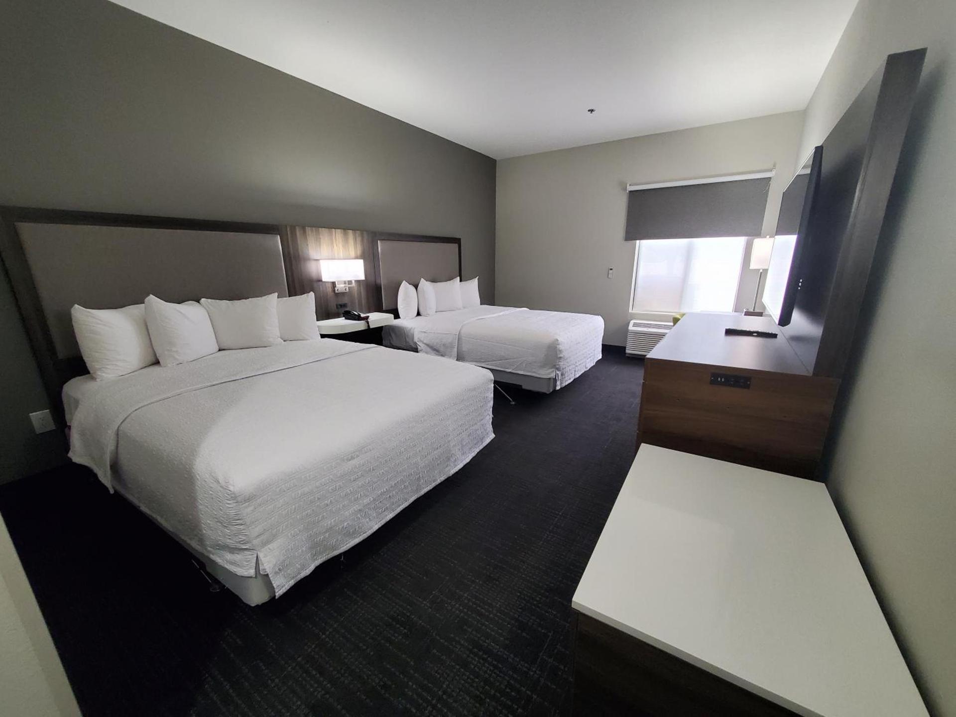 Hampton Inn Olathe photo 41