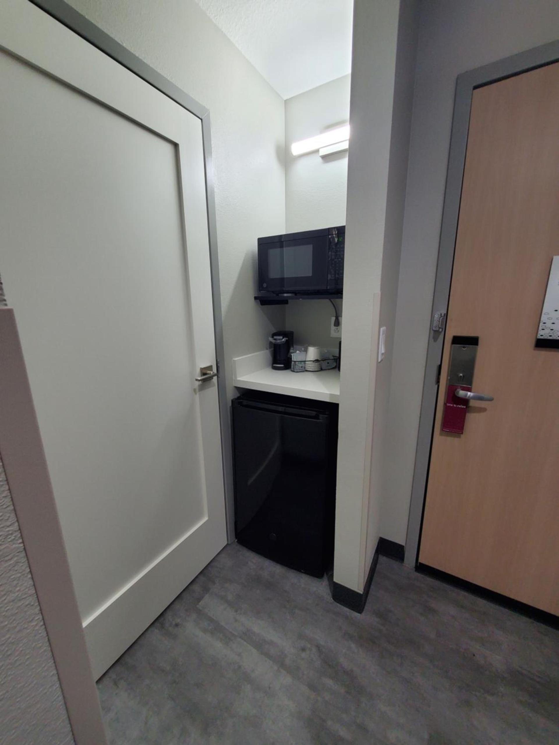 Hampton Inn Olathe photo 42