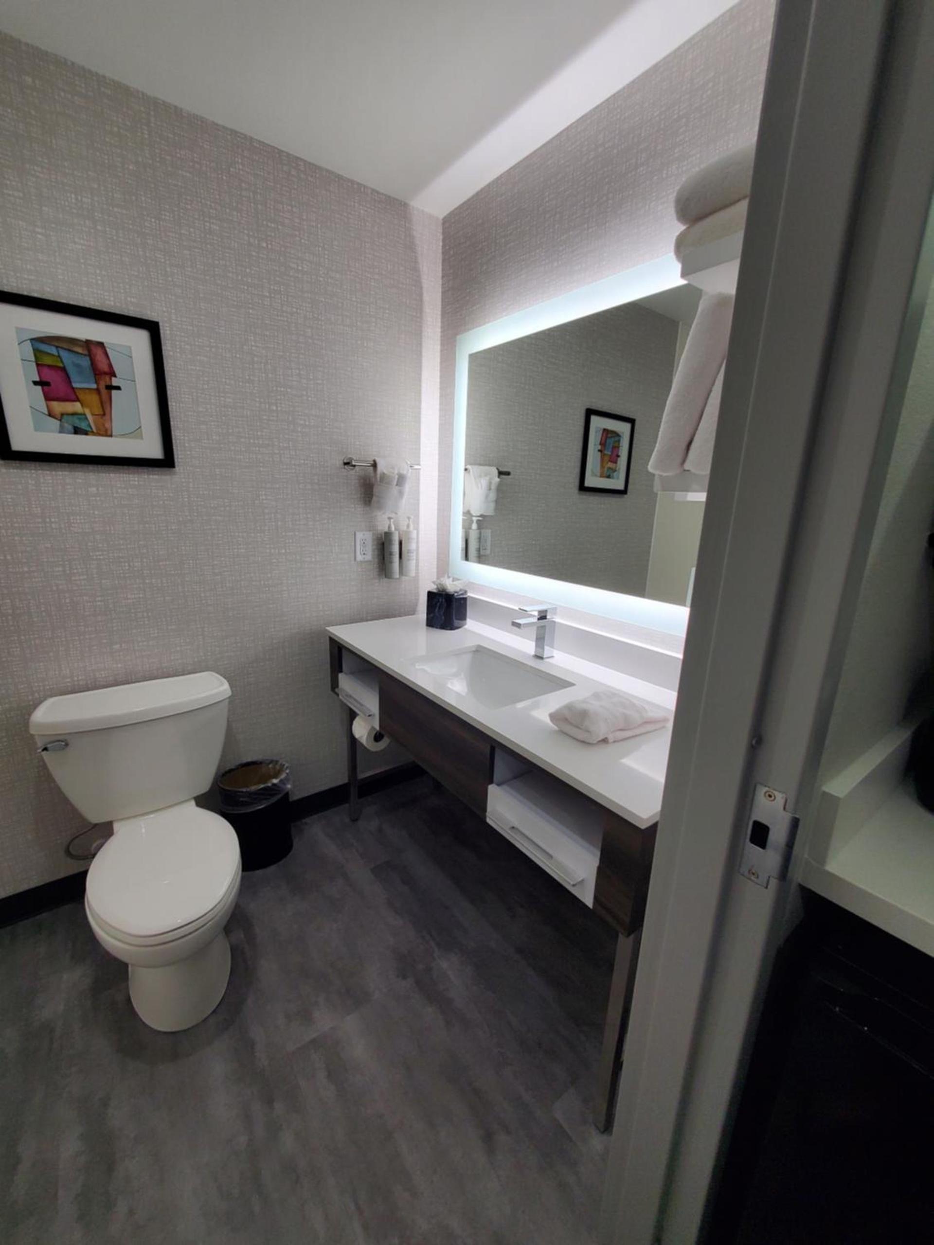 Hampton Inn Olathe photo 43