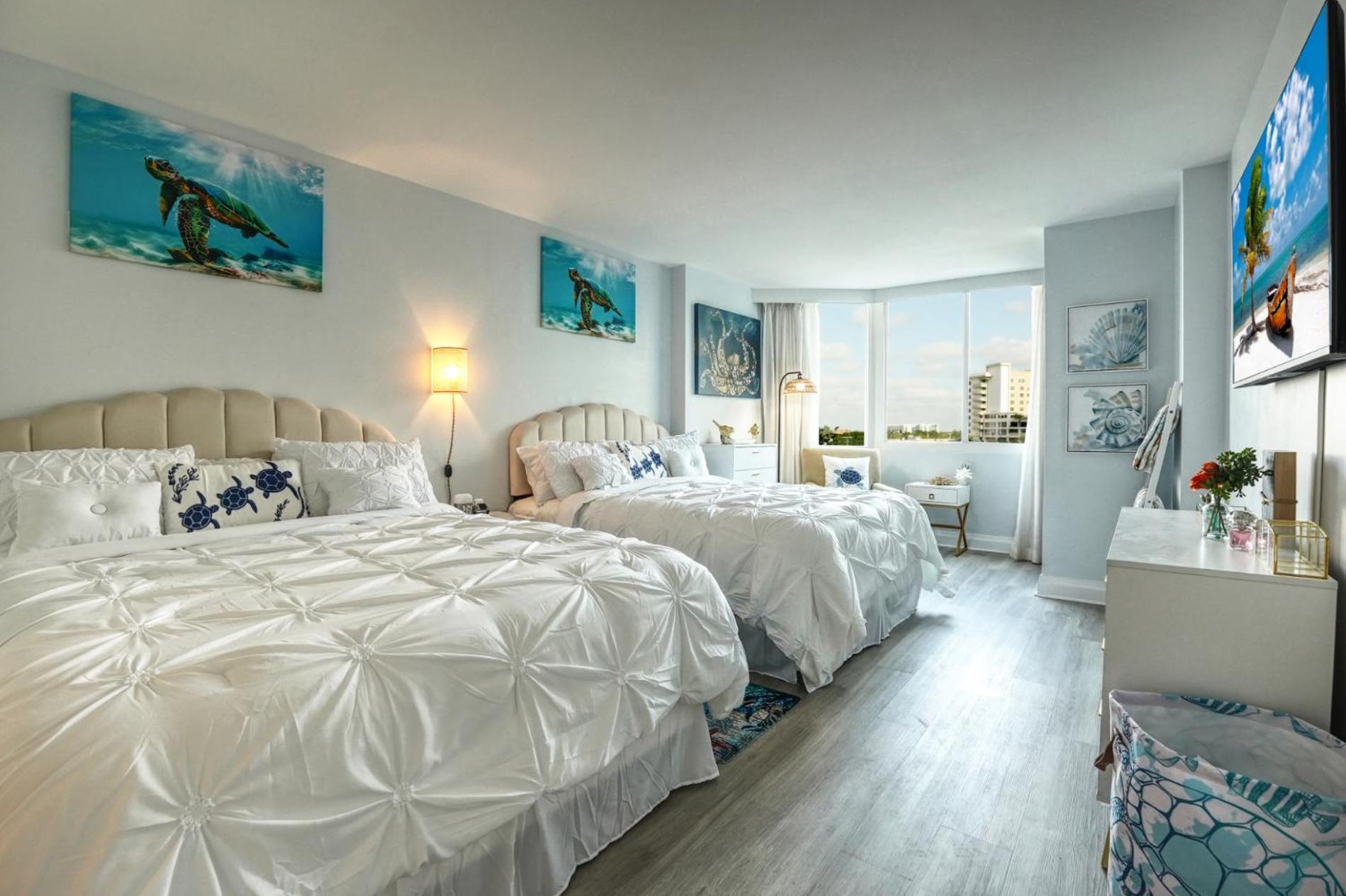 GalleryOne Doubletree Hilton GC Turtle Cove photo 3
