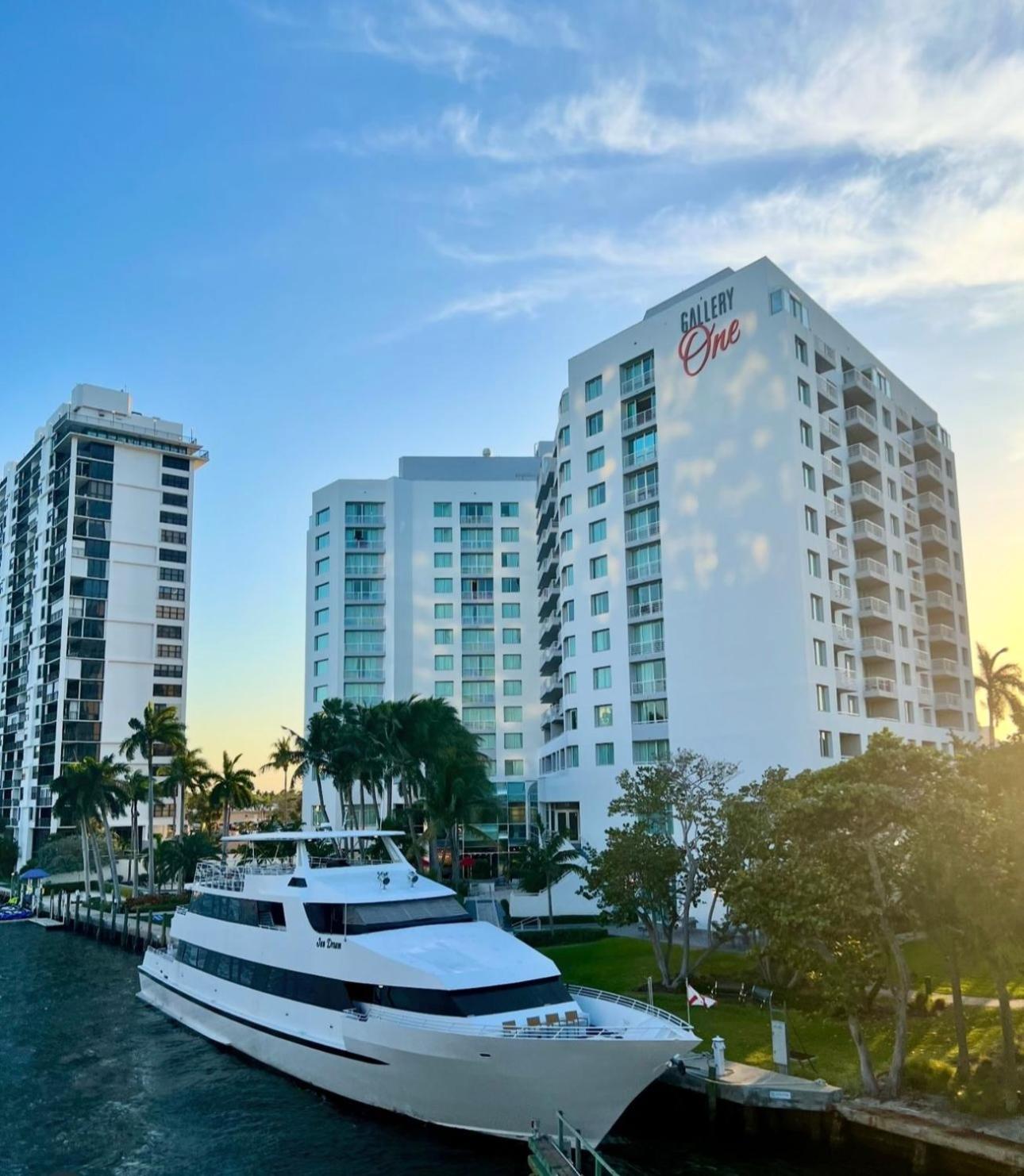 GalleryOne Doubletree Hilton GC Turtle Cove photo 4