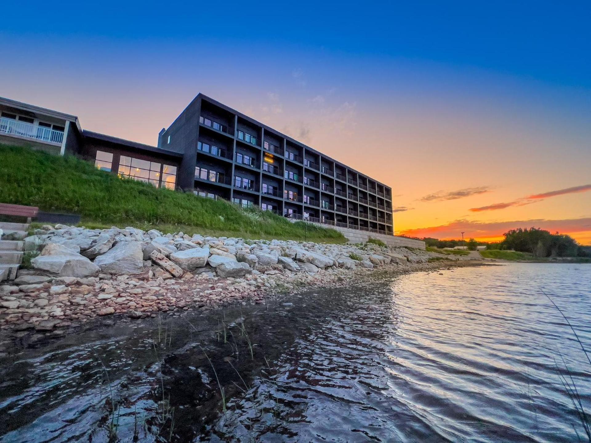 Terrace Bay Hotel - Lakefront photo 2