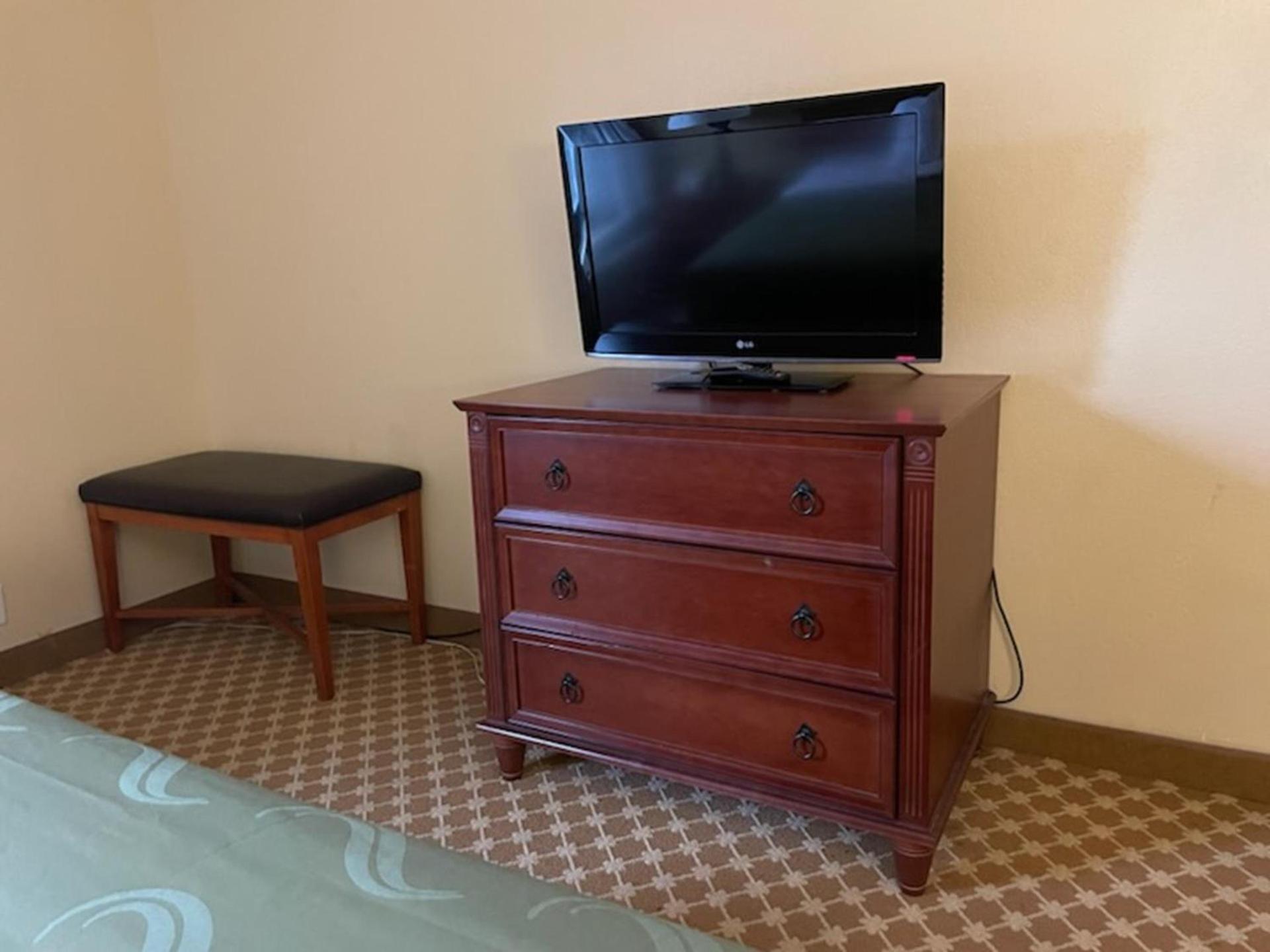 Quality Inn & Suites photo 3
