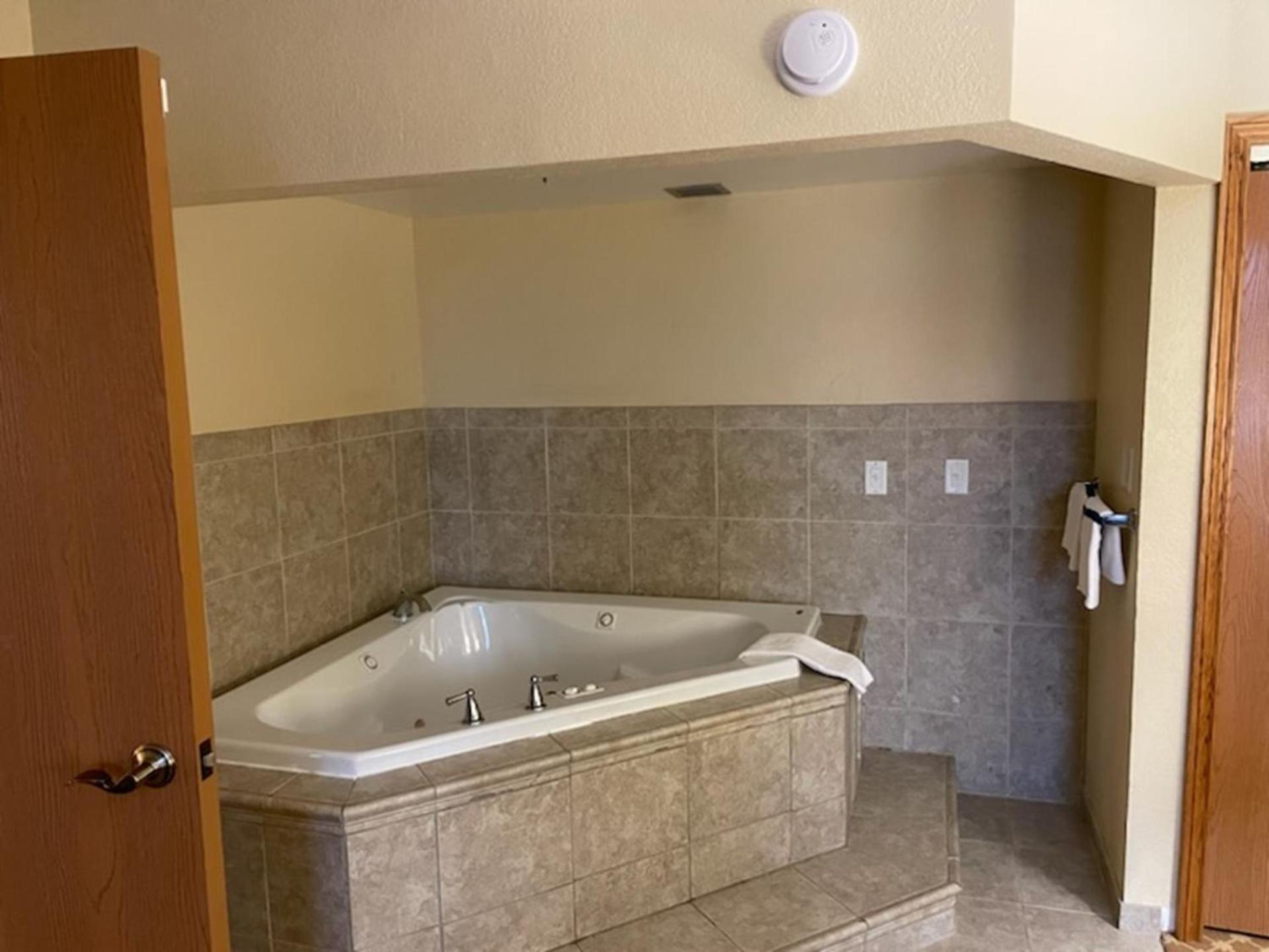 Quality Inn & Suites photo 6