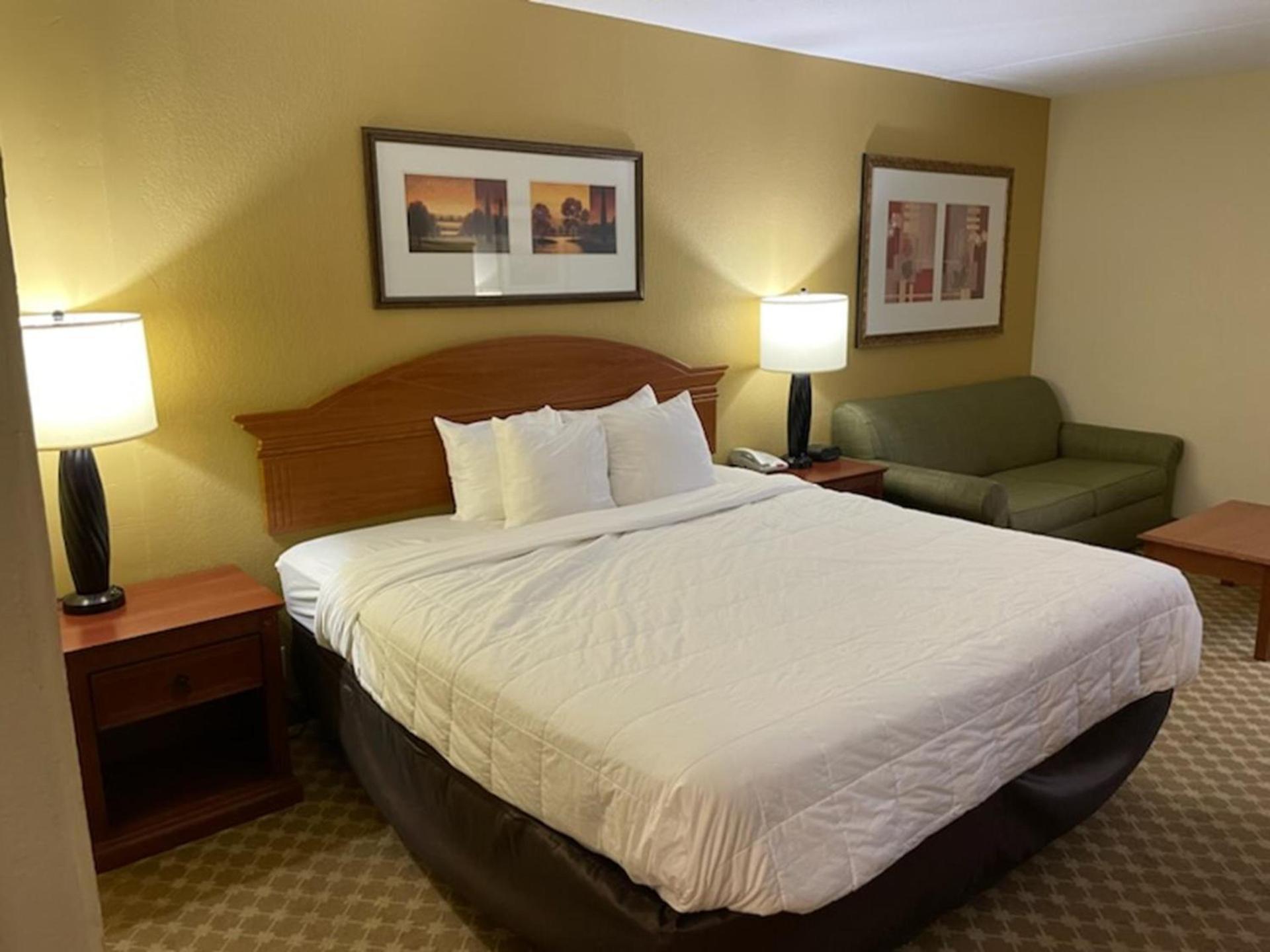 Quality Inn & Suites photo 8