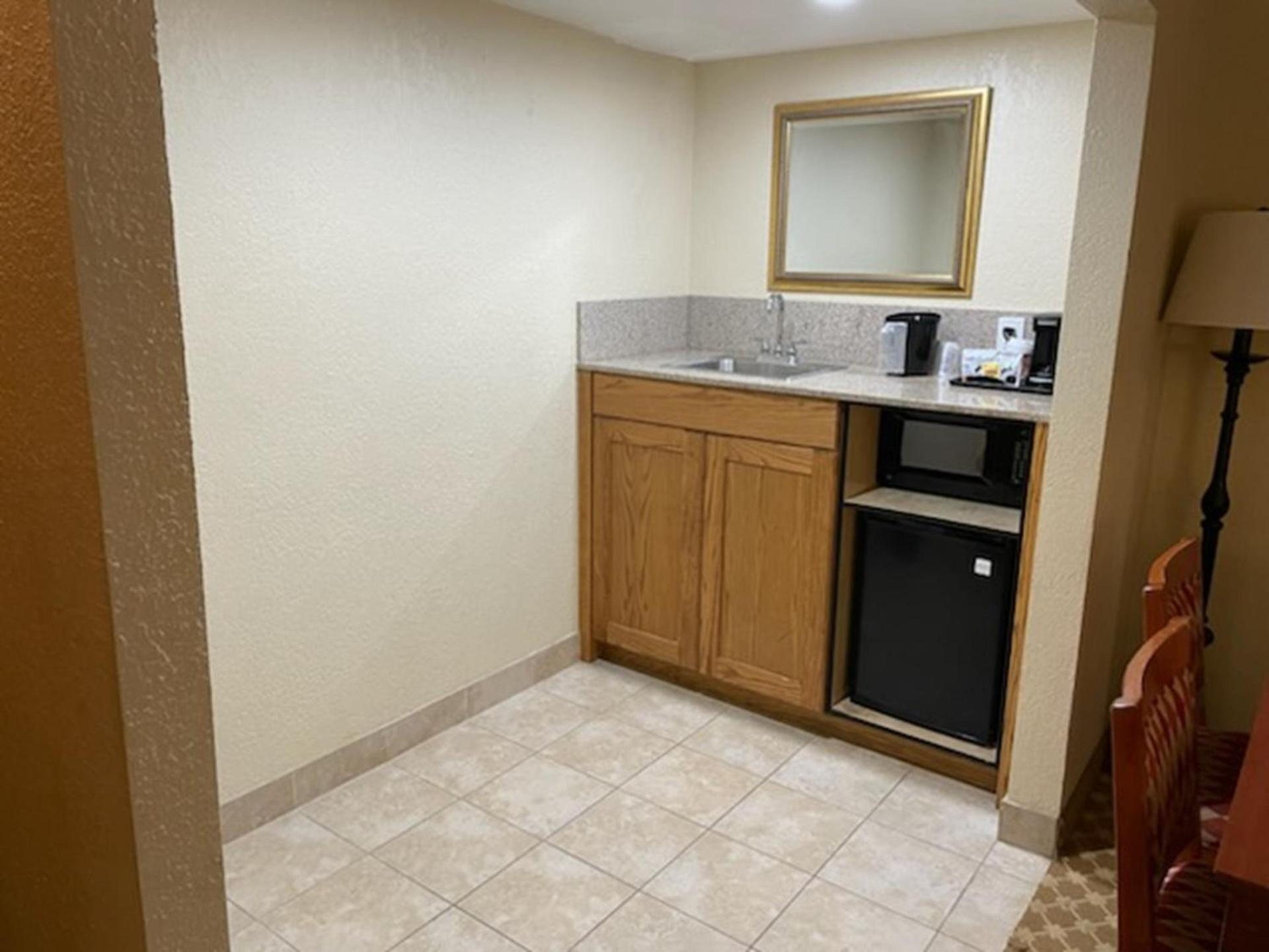 Quality Inn & Suites photo 10