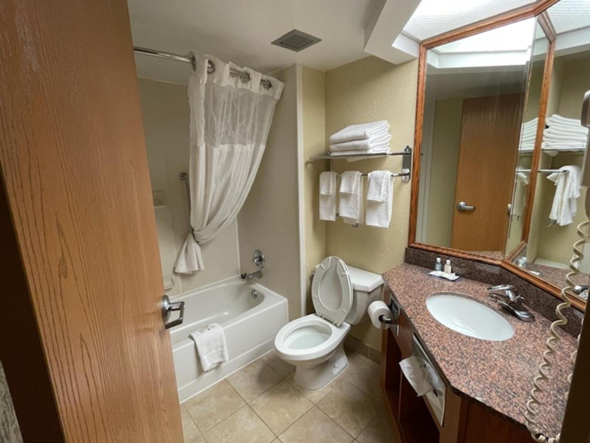 Quality Inn & Suites photo 4