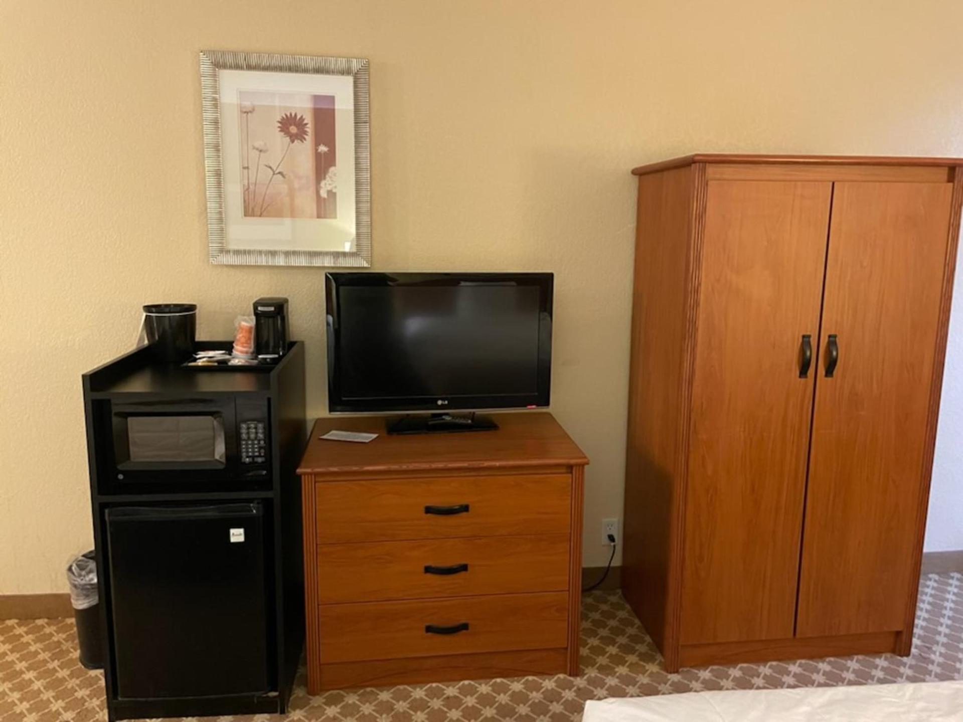 Quality Inn & Suites photo 13