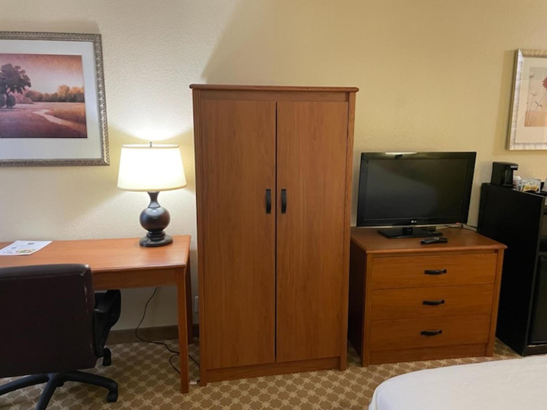 Quality Inn & Suites photo 12