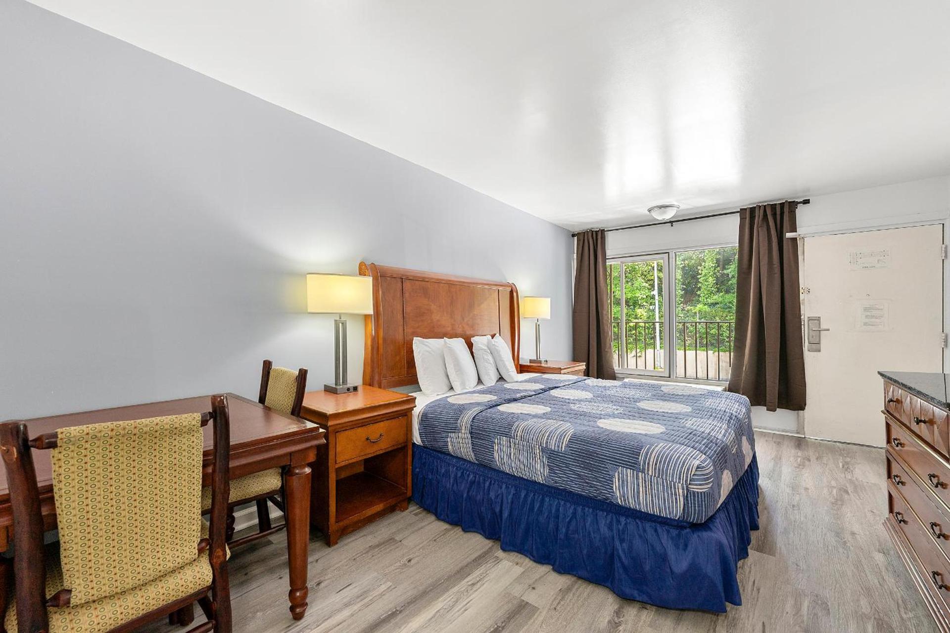Budgetel Inn and Suites photo 7