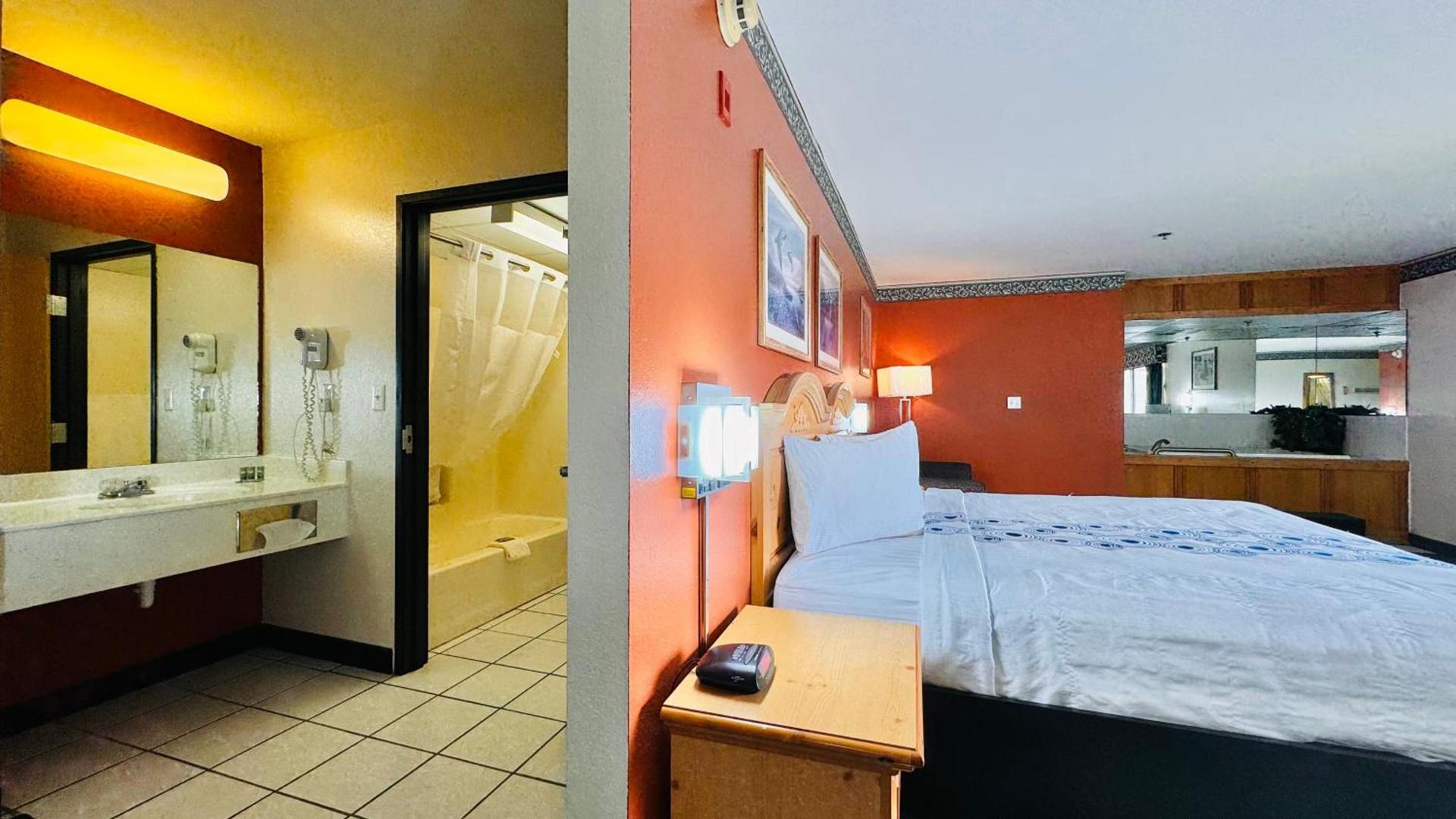Regency Inn and Suites photo 55