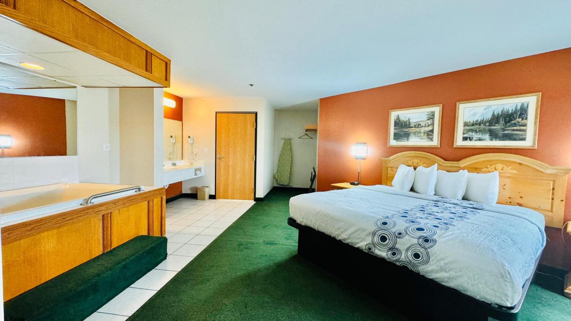 Regency Inn and Suites photo 48