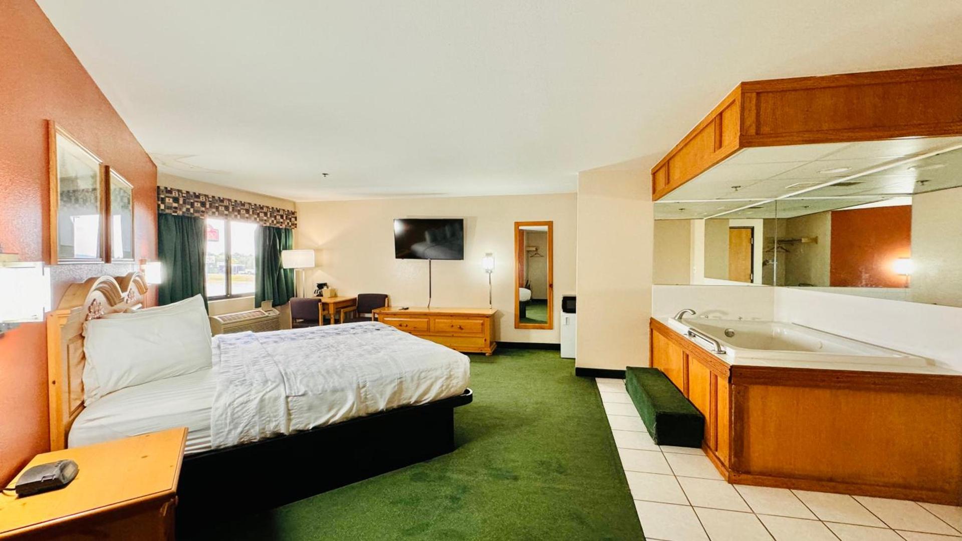 Regency Inn and Suites photo 49