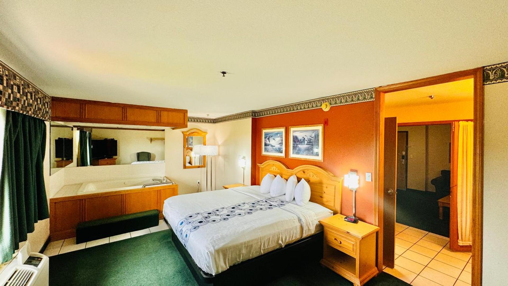 Regency Inn and Suites photo 60